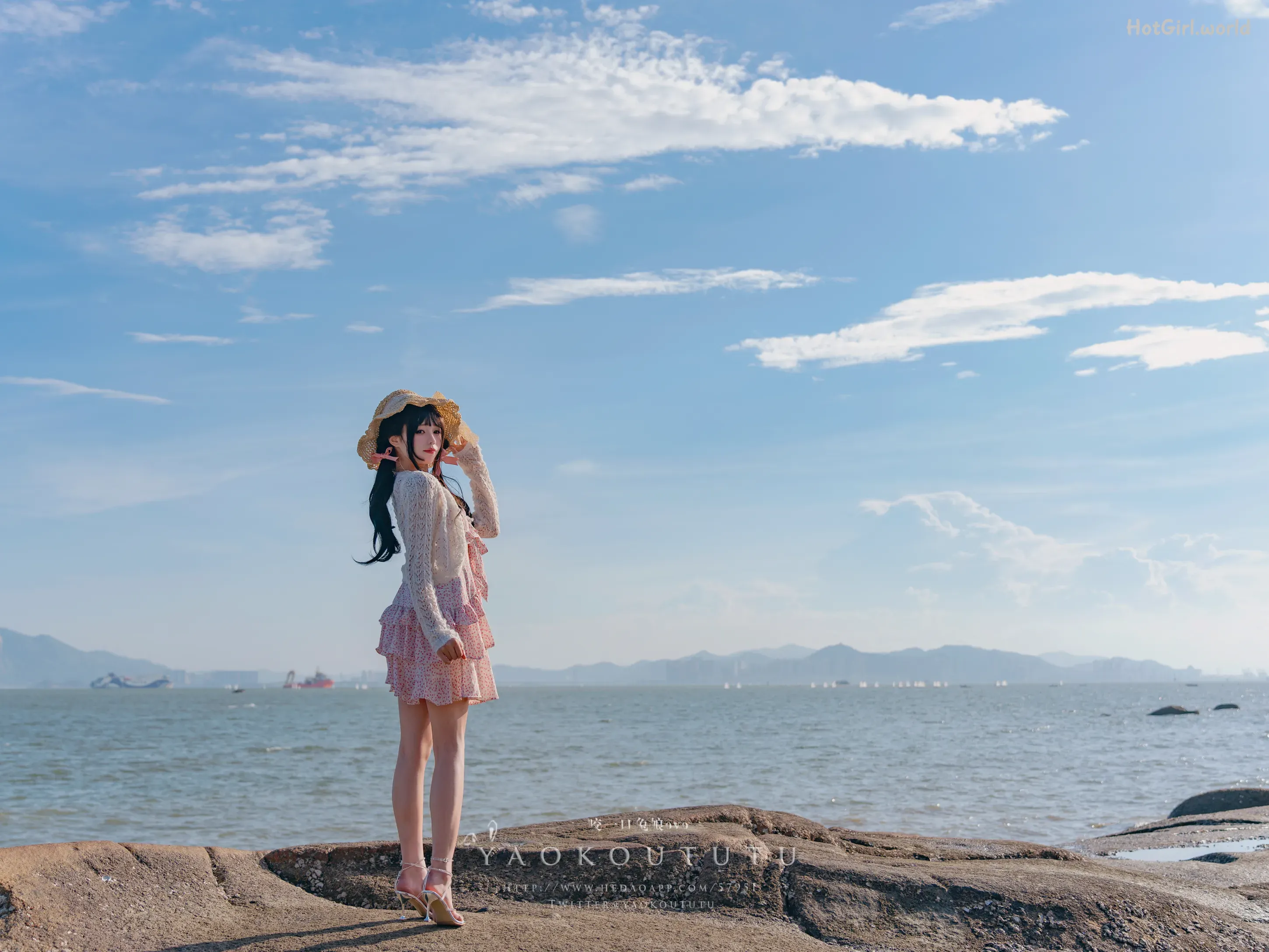 Coser-黏黏团子兔-邻家小妹&日不落 第2张图
