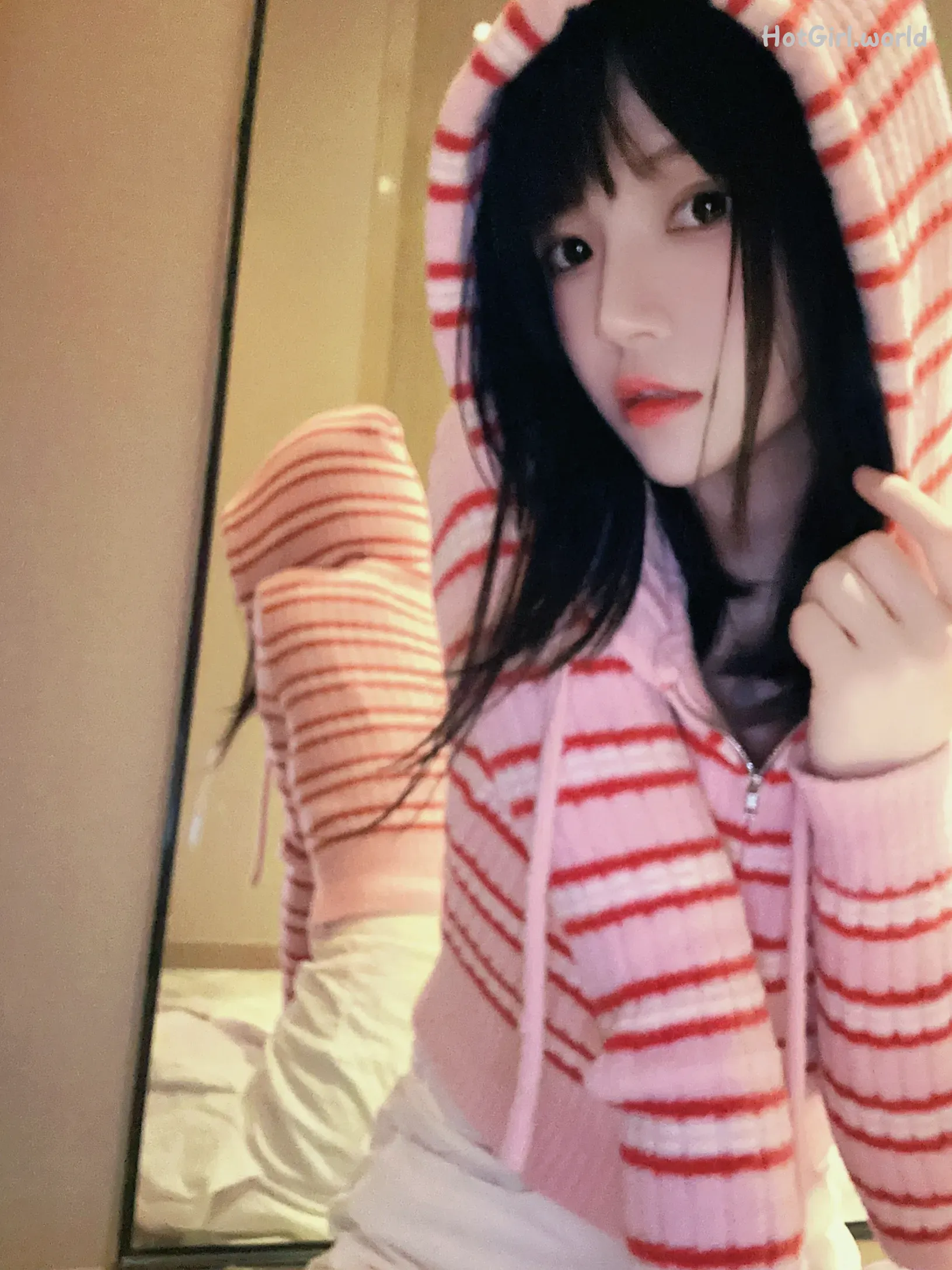 Coser-桜桃喵-Vol.169 条纹毛衣 第9张图
