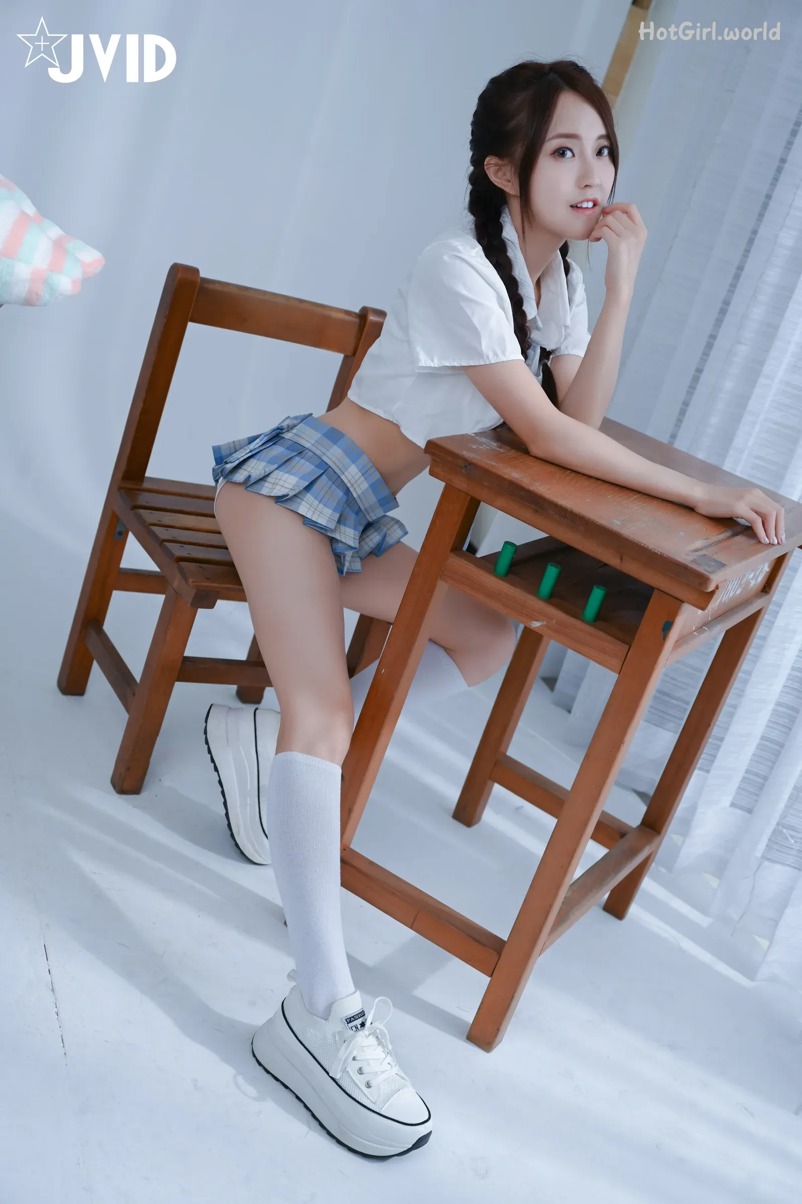 JVID-Jia Jia Er-佳佳兒-Little Girl Taking Off Her School Uniform 第45张图
