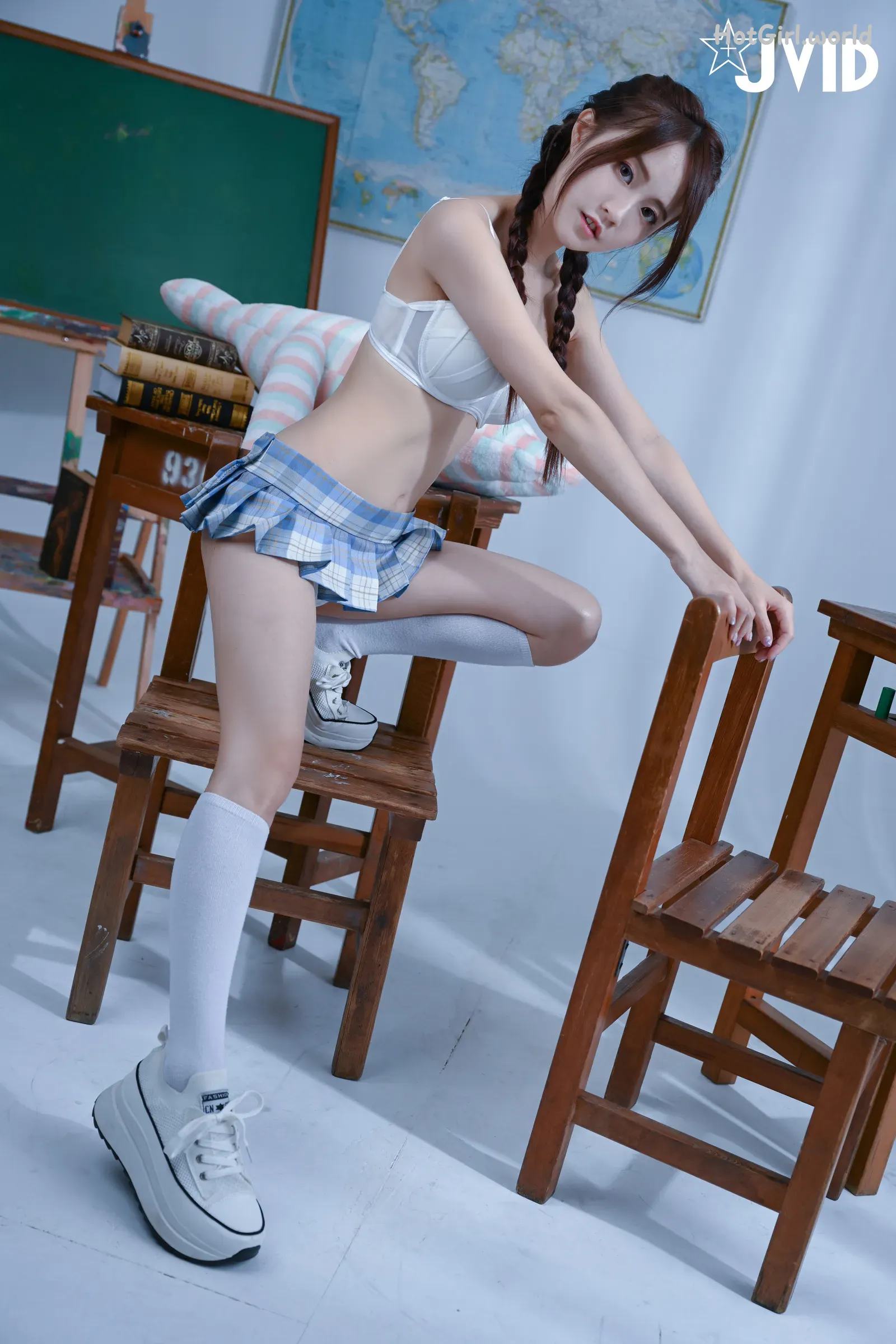 JVID-Jia Jia Er-佳佳兒-Little Girl Taking Off Her School Uniform 第58张图
