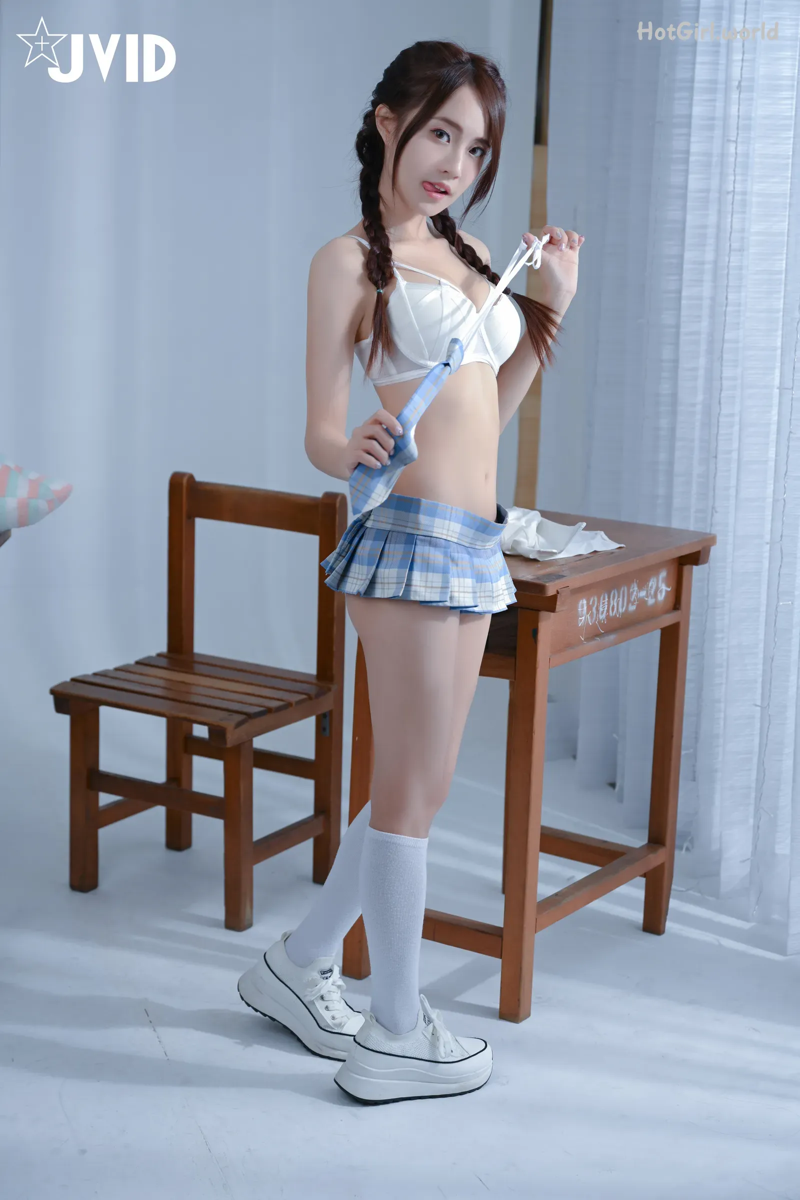 JVID-Jia Jia Er-佳佳兒-Little Girl Taking Off Her School Uniform 第66张图