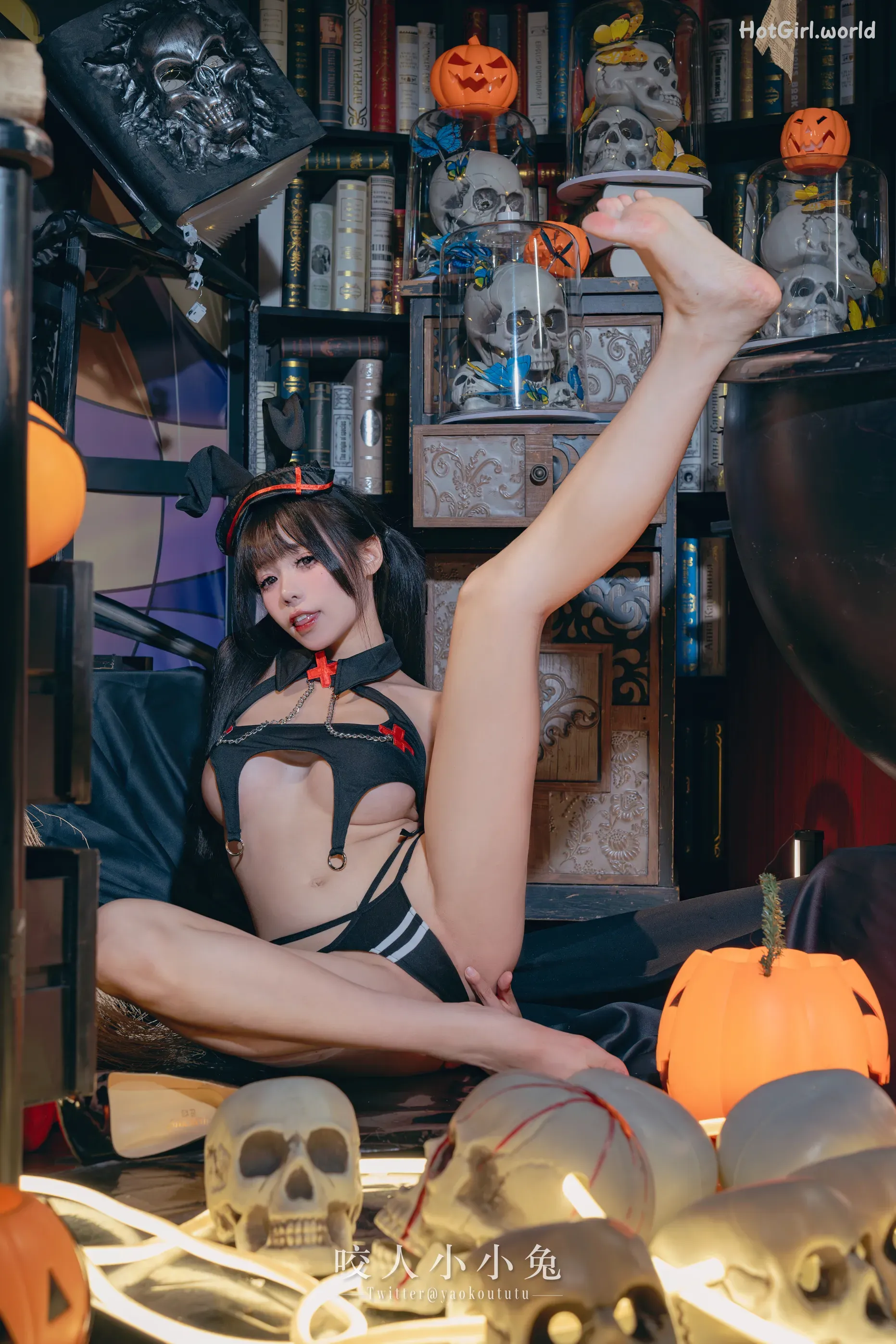 Coser-黏黏团子兔-万圣节看护士 第37张图