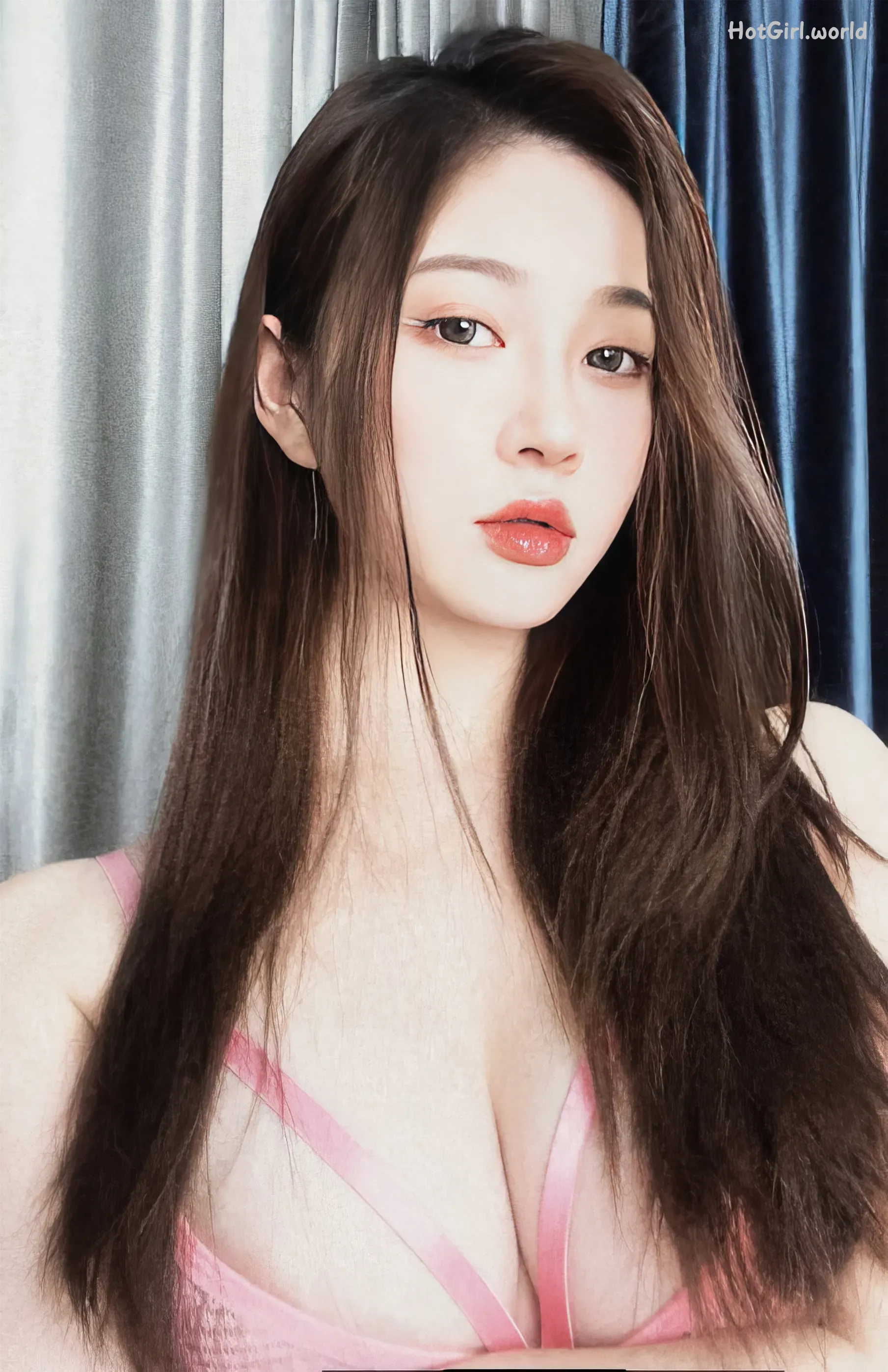 Coser-年年-Nnian-粉色内衣(34 photos + 11 uncensored photos) 第1张图