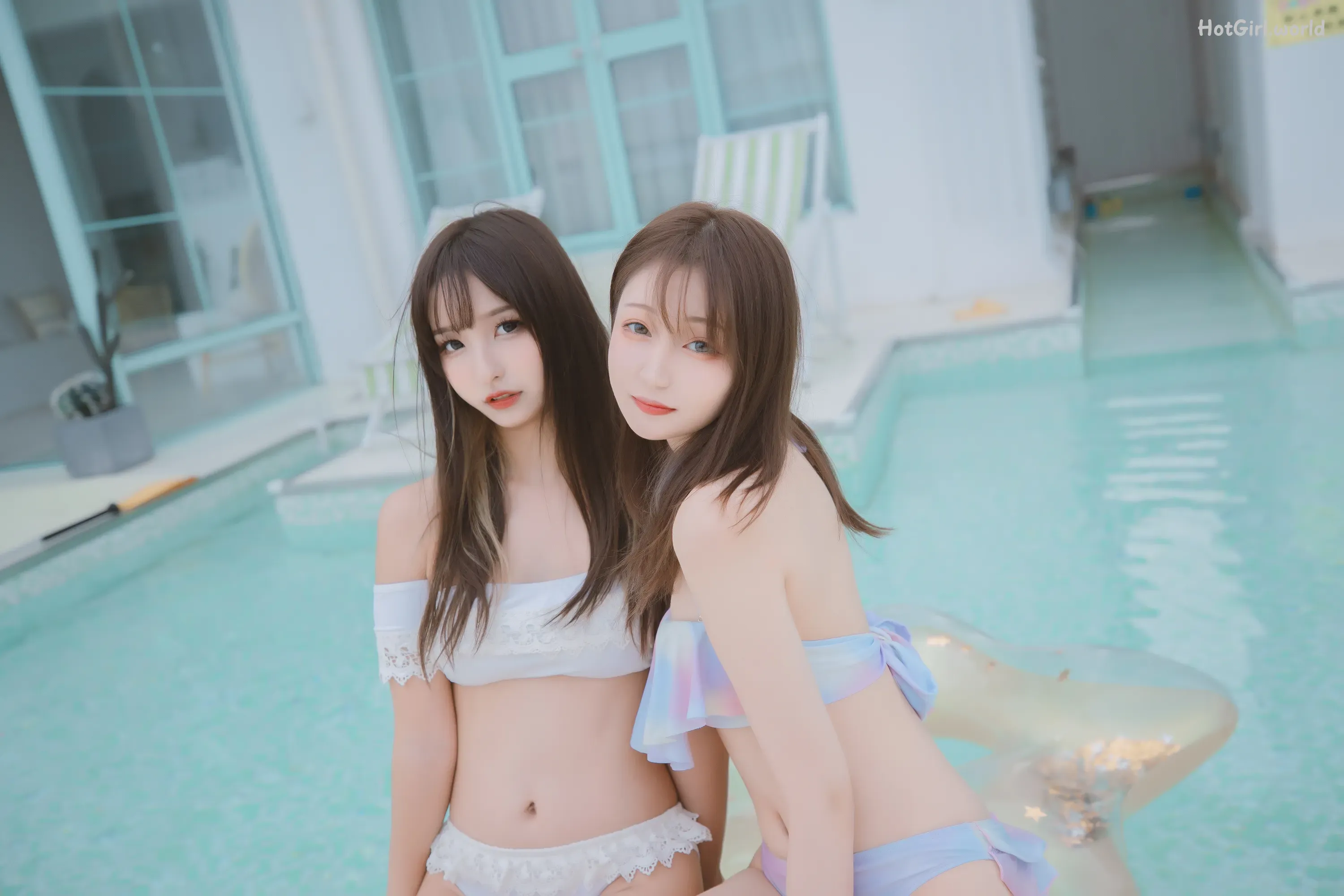 Coser-神楽坂真冬-Vol.058 绝对企画-夏日双人比基尼《笑颜水时计》 第1张图