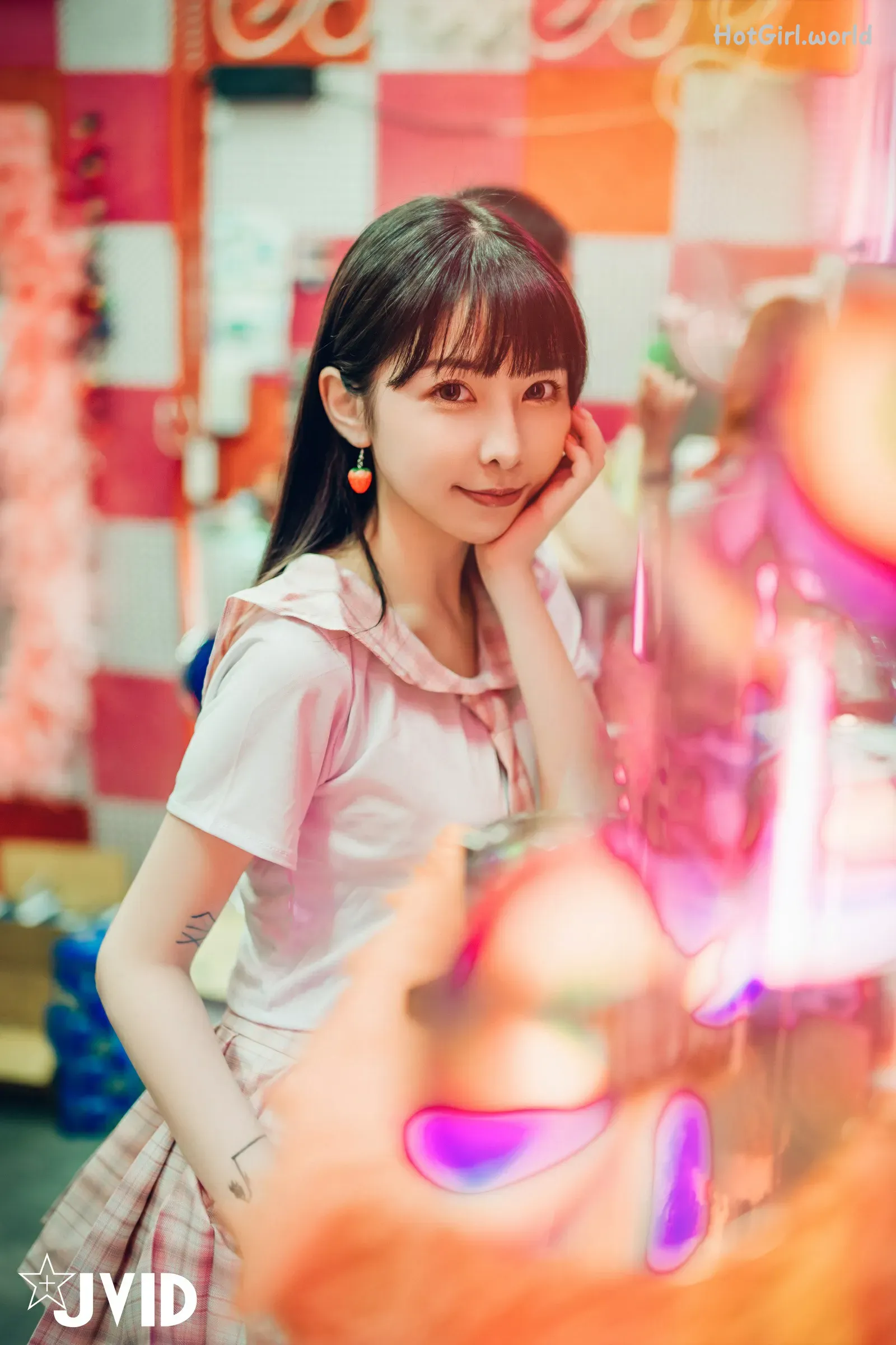 JVID-Chen Chen-辰辰-And-Tai Ni-胎尼-檳榔西施情色妄想 第16张图
