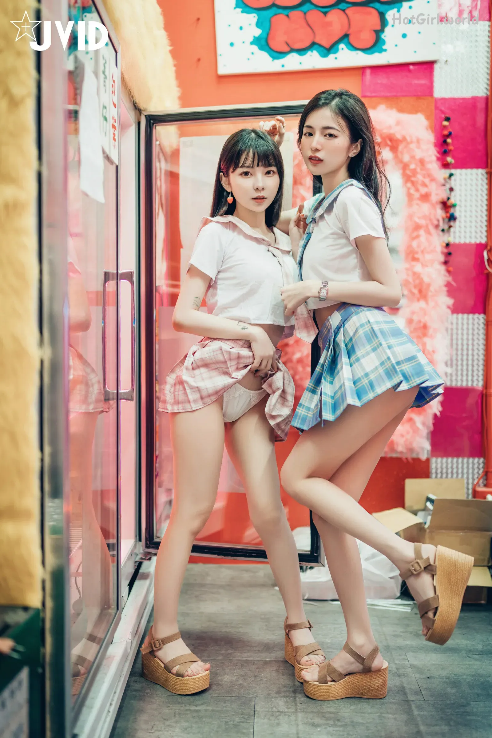 JVID-Chen Chen-辰辰-And-Tai Ni-胎尼-檳榔西施情色妄想 第32张图
