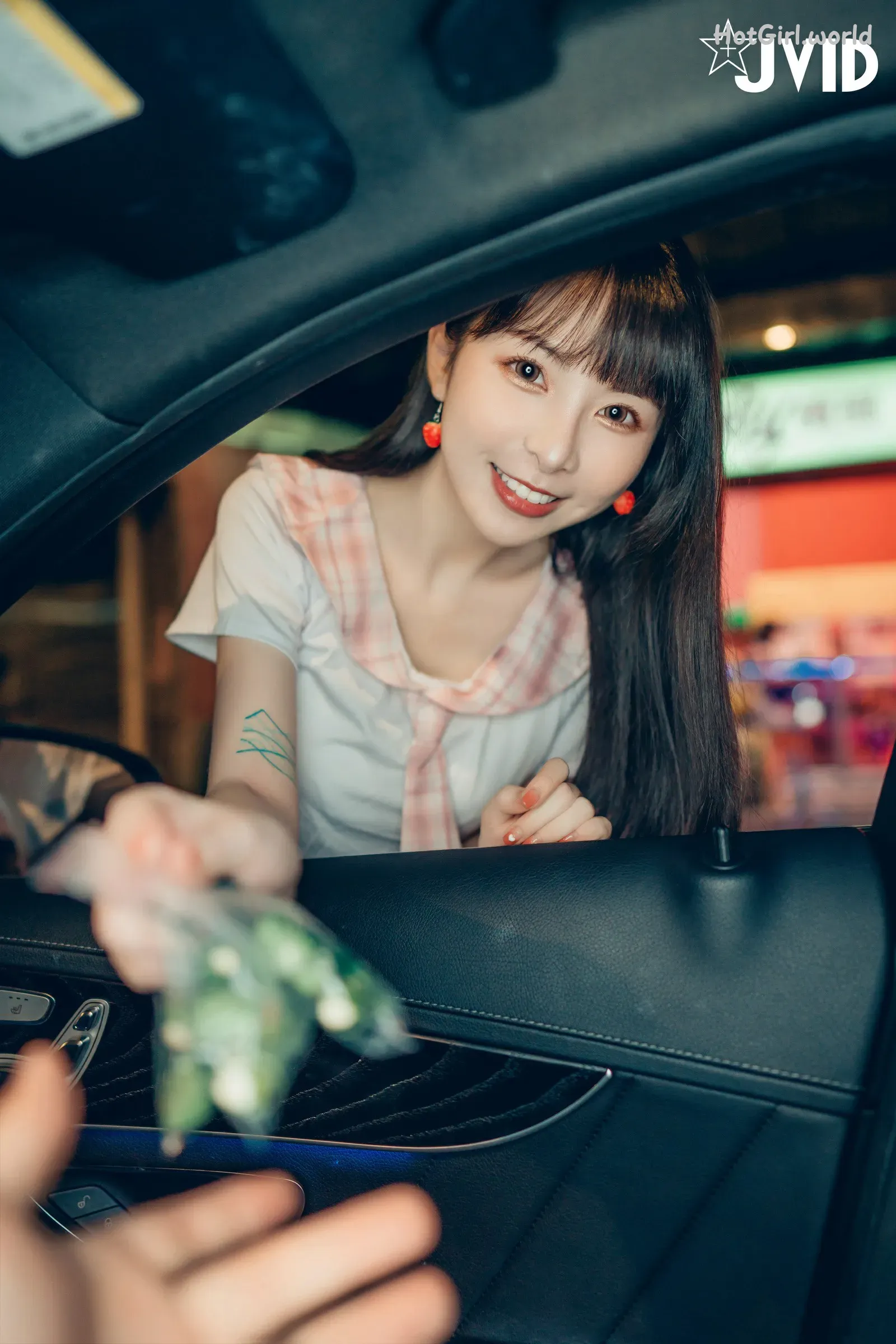 JVID-Chen Chen-辰辰-And-Tai Ni-胎尼-檳榔西施情色妄想 第67张图
