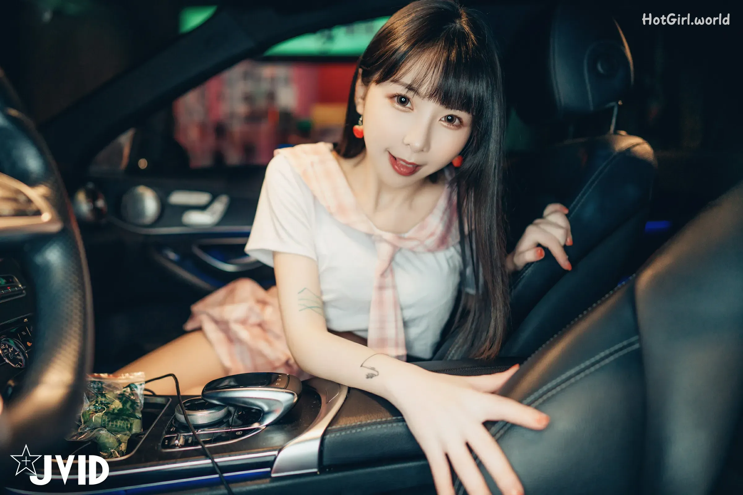JVID-Chen Chen-辰辰-And-Tai Ni-胎尼-檳榔西施情色妄想 第120张图