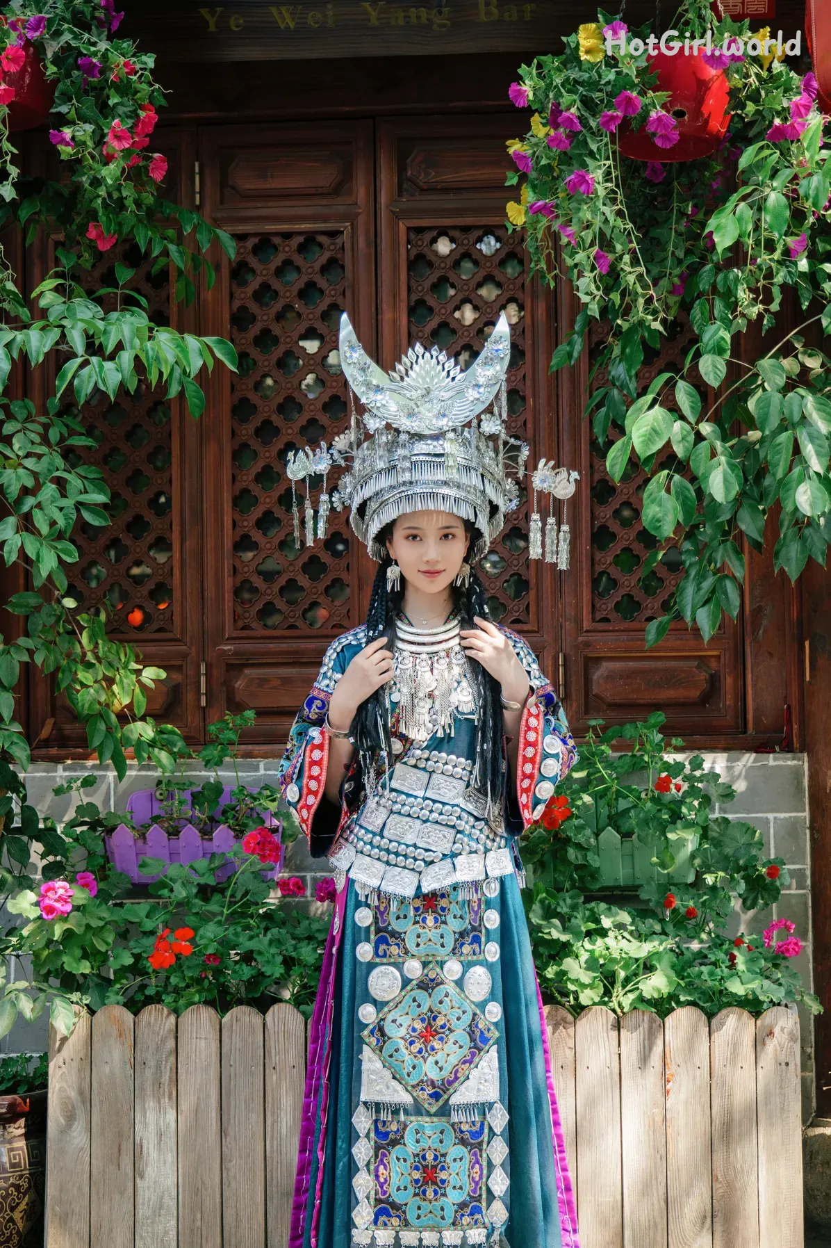 Coser-年年-Nnian-苗疆女孩(25 photos + 25 uncensored photos) 第2张图