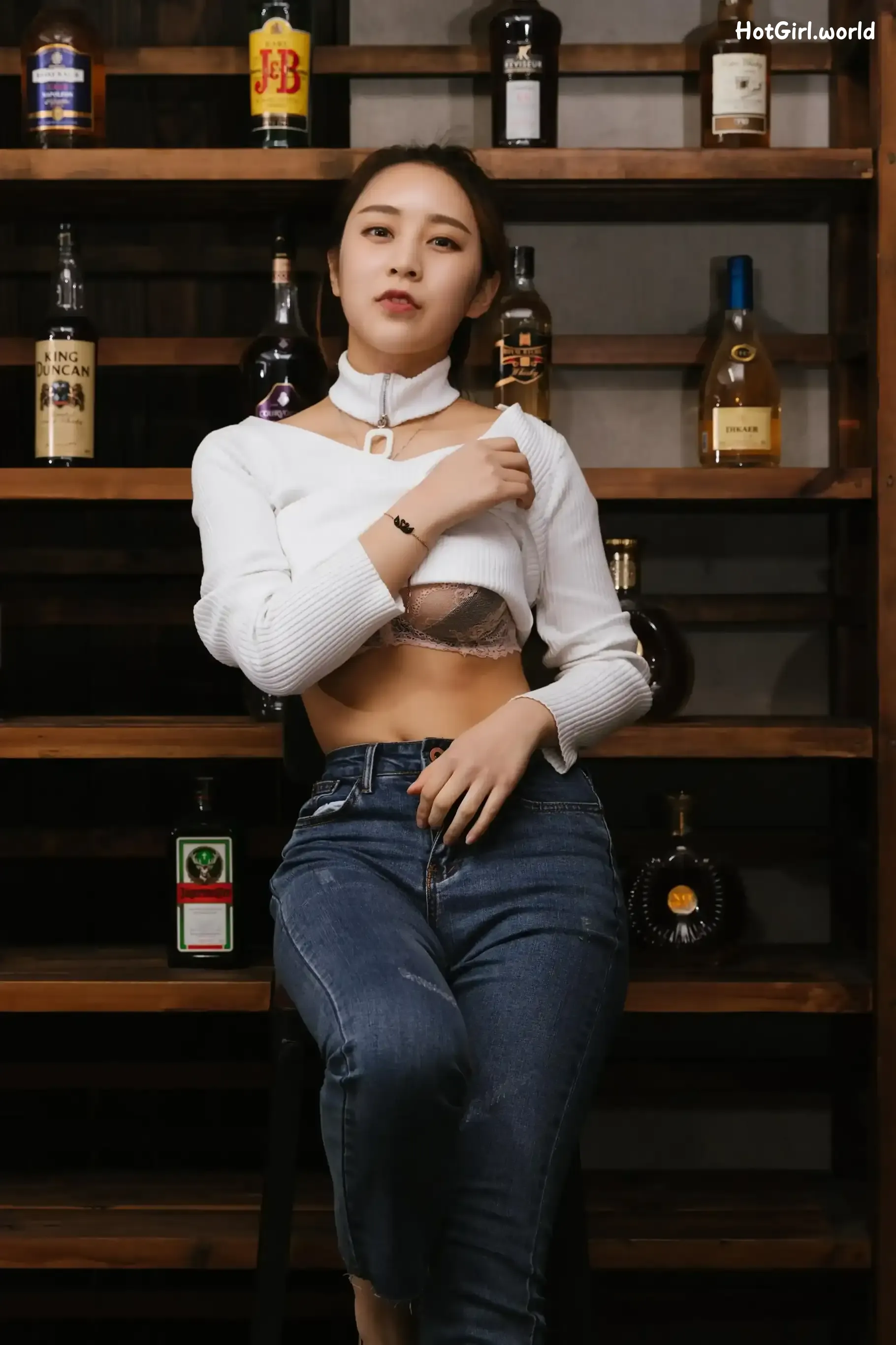 XR Uncensored-Qiao Yi Lin-乔依琳-R18-秀人网模特-酒窖中的爱抚 第1张图