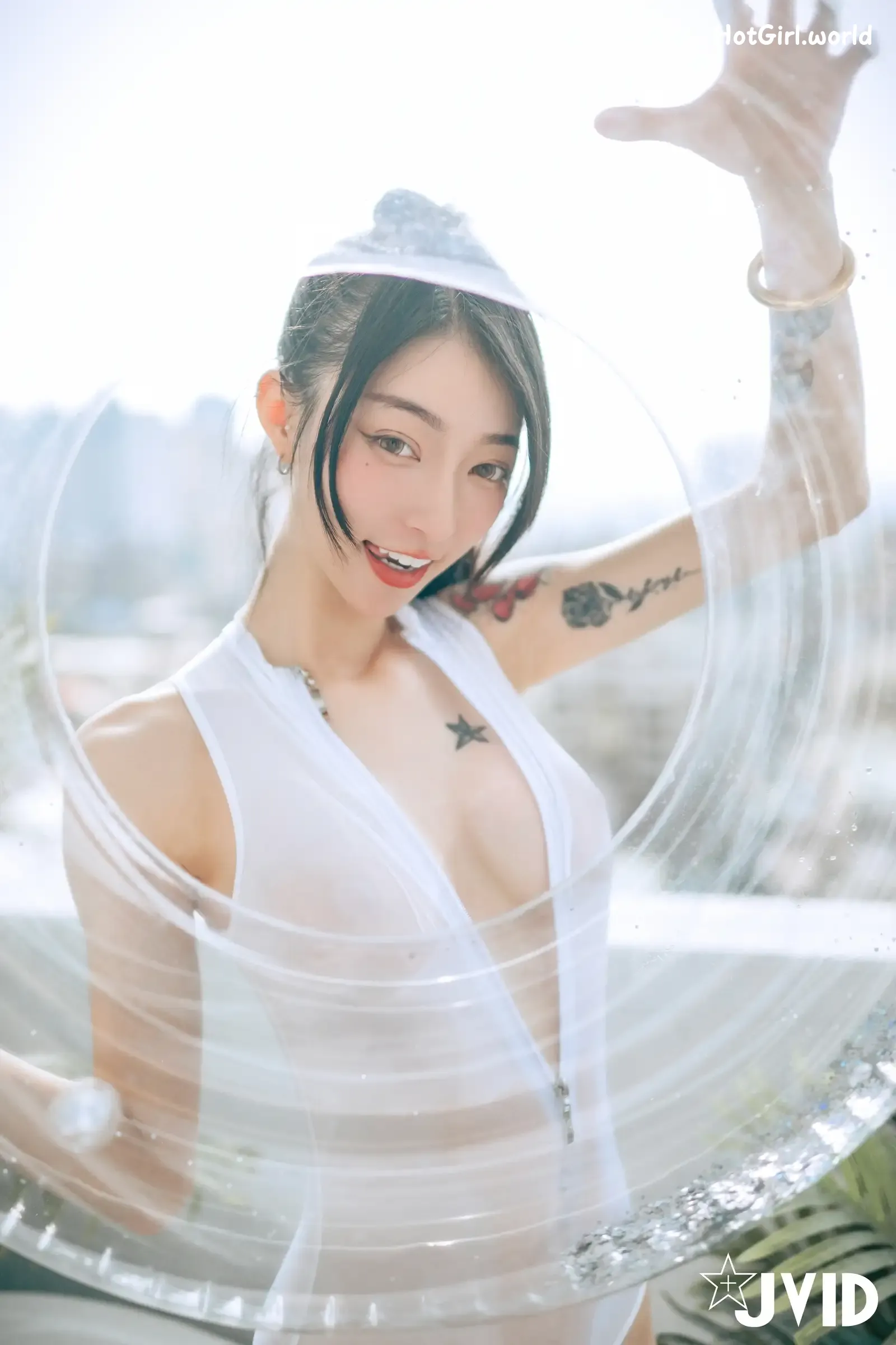 JVID-飄飄哥-濕身透點-情慾互動-超透膚の激色比基尼-飄飄哥-遭揉胸抓奶畫面淫慾滿點-嫩鮑慘遭魔爪襲擊-開擋史庫水透出白虎形狀超誘人 第9张图