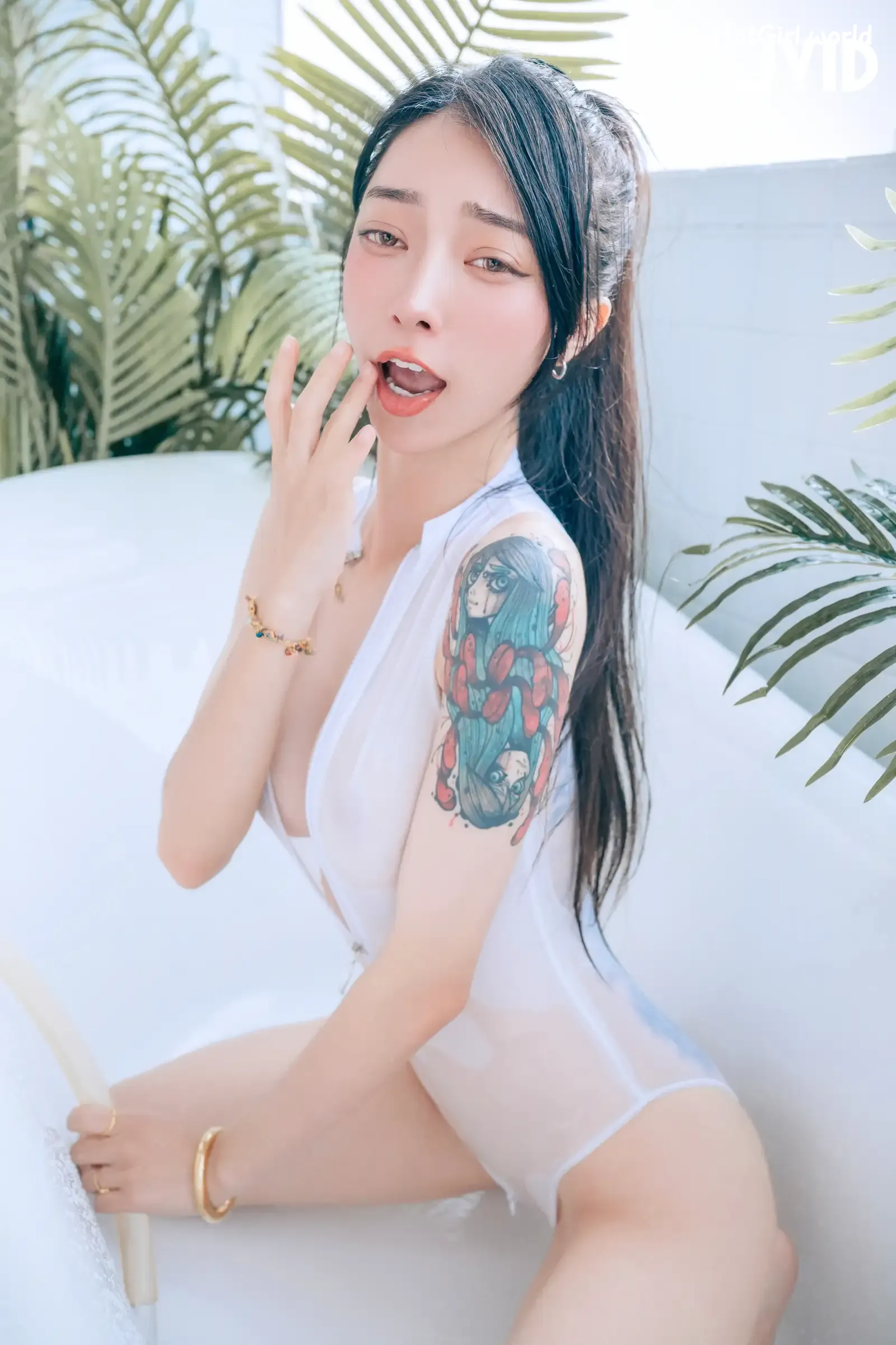 JVID-飄飄哥-濕身透點-情慾互動-超透膚の激色比基尼-飄飄哥-遭揉胸抓奶畫面淫慾滿點-嫩鮑慘遭魔爪襲擊-開擋史庫水透出白虎形狀超誘人 第192张图