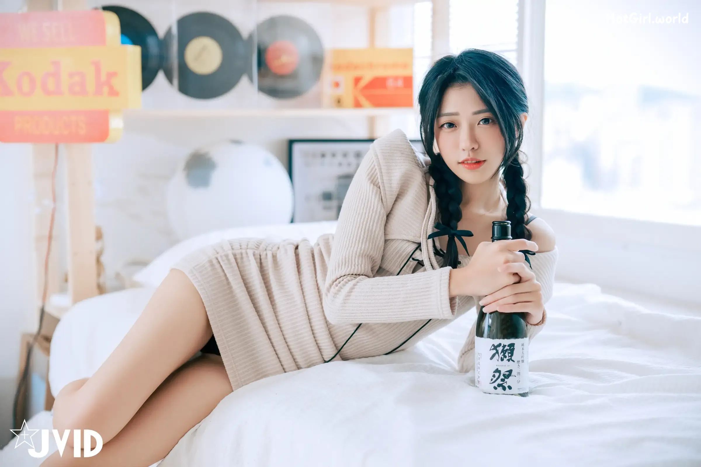 JVID-妍妍-Angel-生日酒醉の強制性侵－妍妍-喝醉遭友人帶回脫光侵犯-開腿露出美鮑-主動撫摸肉棒 第28张图