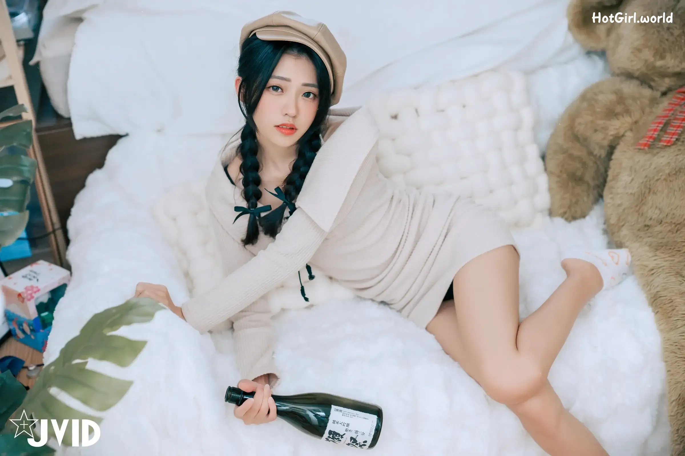 JVID-妍妍-Angel-生日酒醉の強制性侵－妍妍-喝醉遭友人帶回脫光侵犯-開腿露出美鮑-主動撫摸肉棒 第44张图
