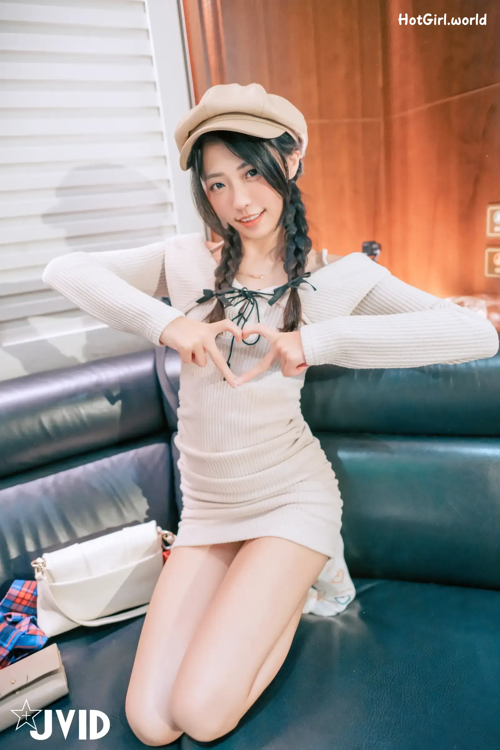 JVID-妍妍-Angel-生日酒醉の強制性侵－妍妍-喝醉遭友人帶回脫光侵犯-開腿露出美鮑-主動撫摸肉棒 第69张图