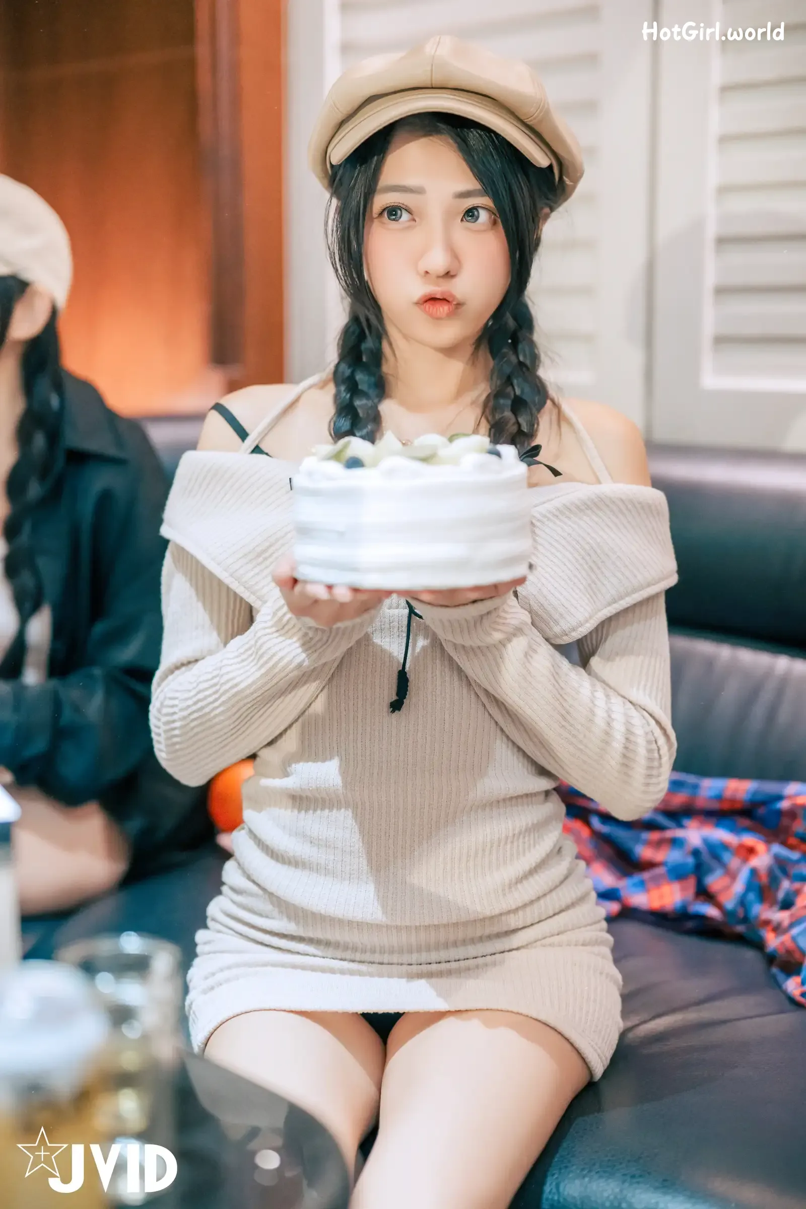 JVID-妍妍-Angel-生日酒醉の強制性侵－妍妍-喝醉遭友人帶回脫光侵犯-開腿露出美鮑-主動撫摸肉棒 第72张图