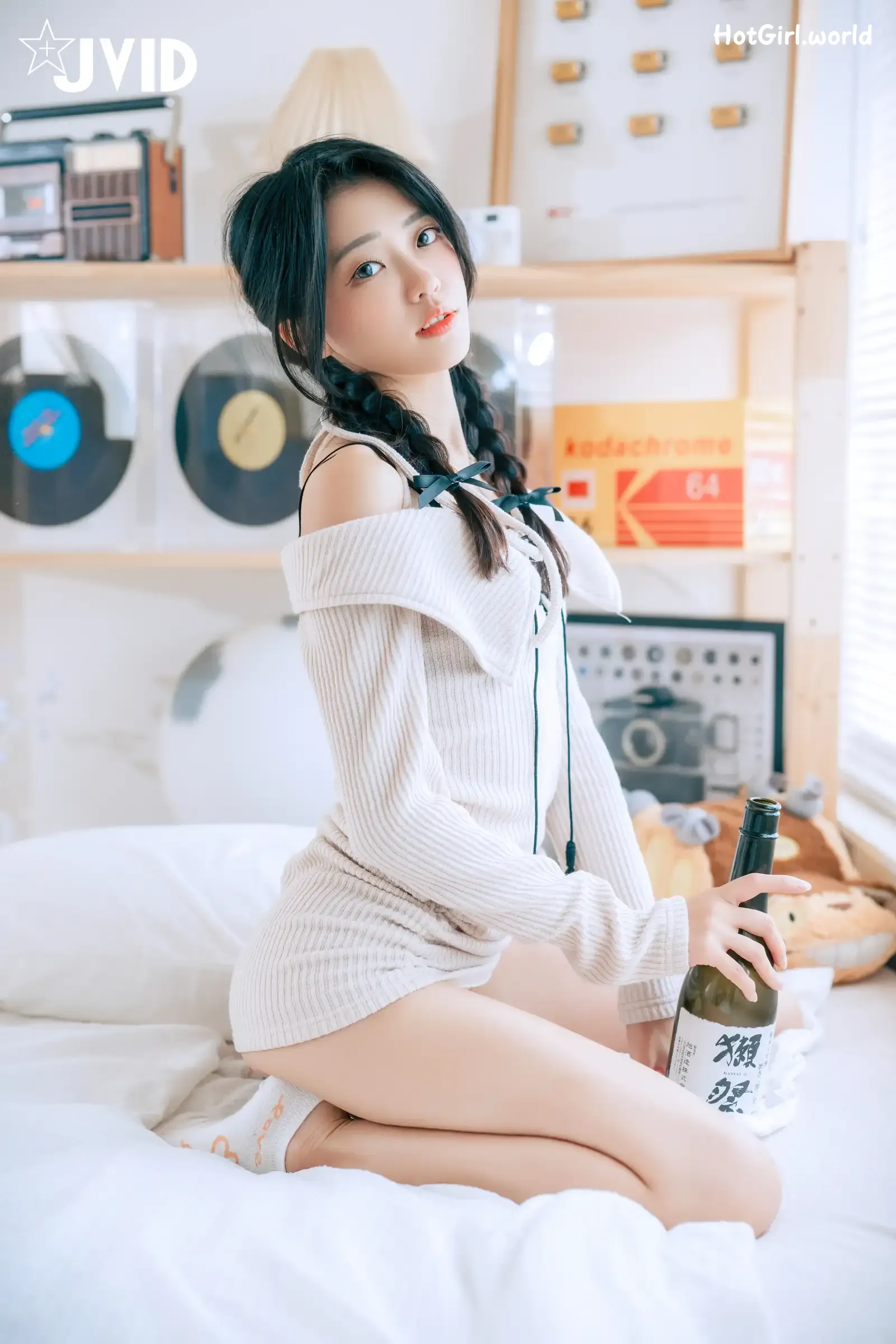 JVID-妍妍-Angel-生日酒醉の強制性侵－妍妍-喝醉遭友人帶回脫光侵犯-開腿露出美鮑-主動撫摸肉棒 第102张图