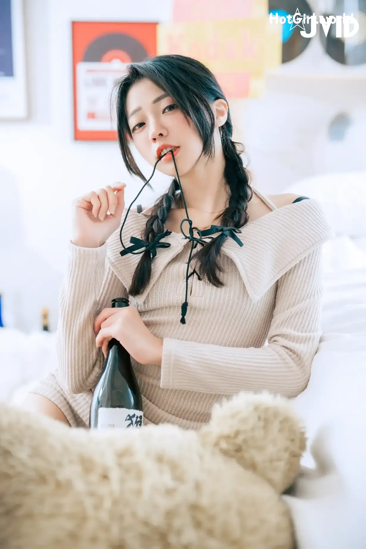 JVID-妍妍-Angel-生日酒醉の強制性侵－妍妍-喝醉遭友人帶回脫光侵犯-開腿露出美鮑-主動撫摸肉棒 第124张图
