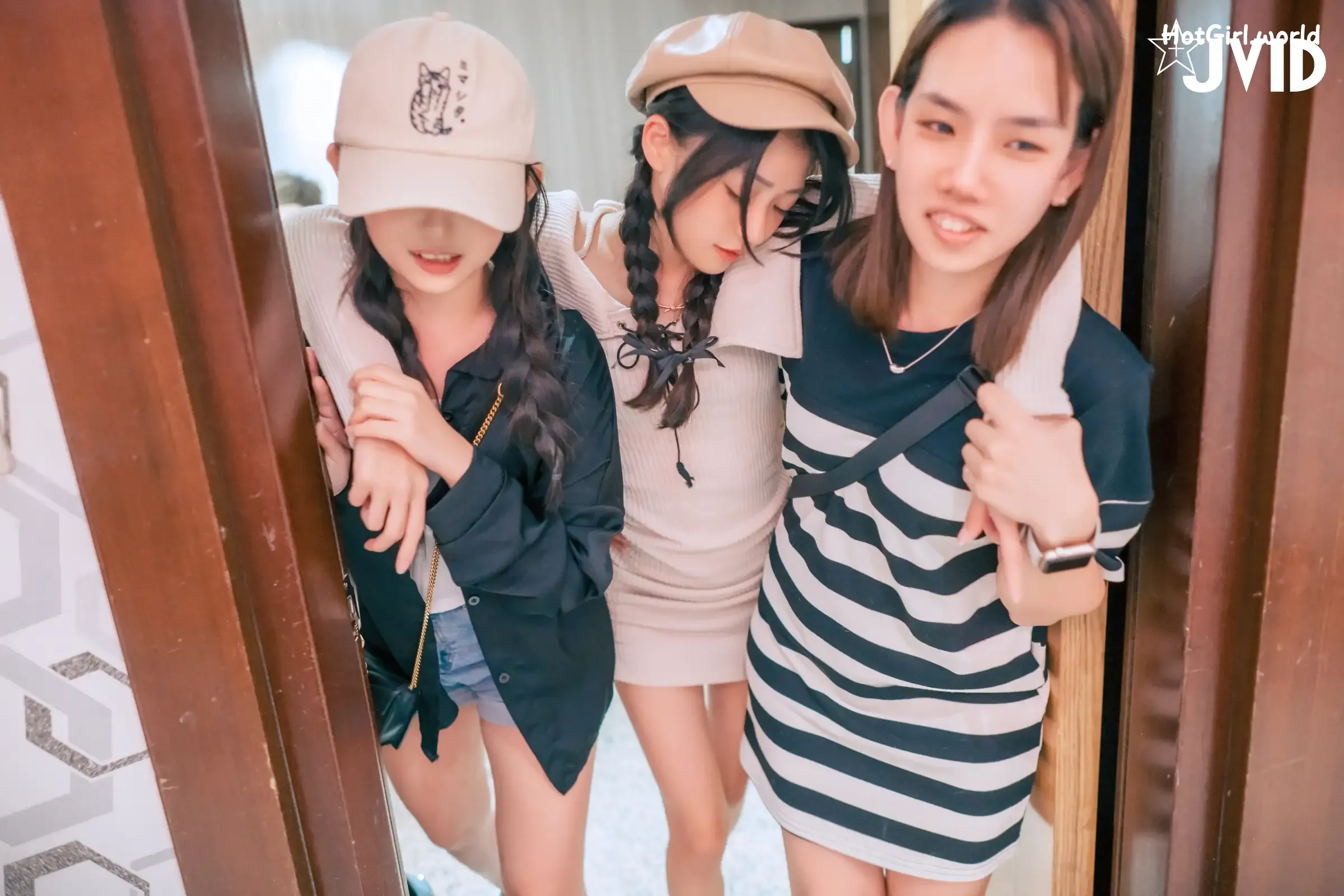 JVID-妍妍-Angel-生日酒醉の強制性侵－妍妍-喝醉遭友人帶回脫光侵犯-開腿露出美鮑-主動撫摸肉棒 第218张图
