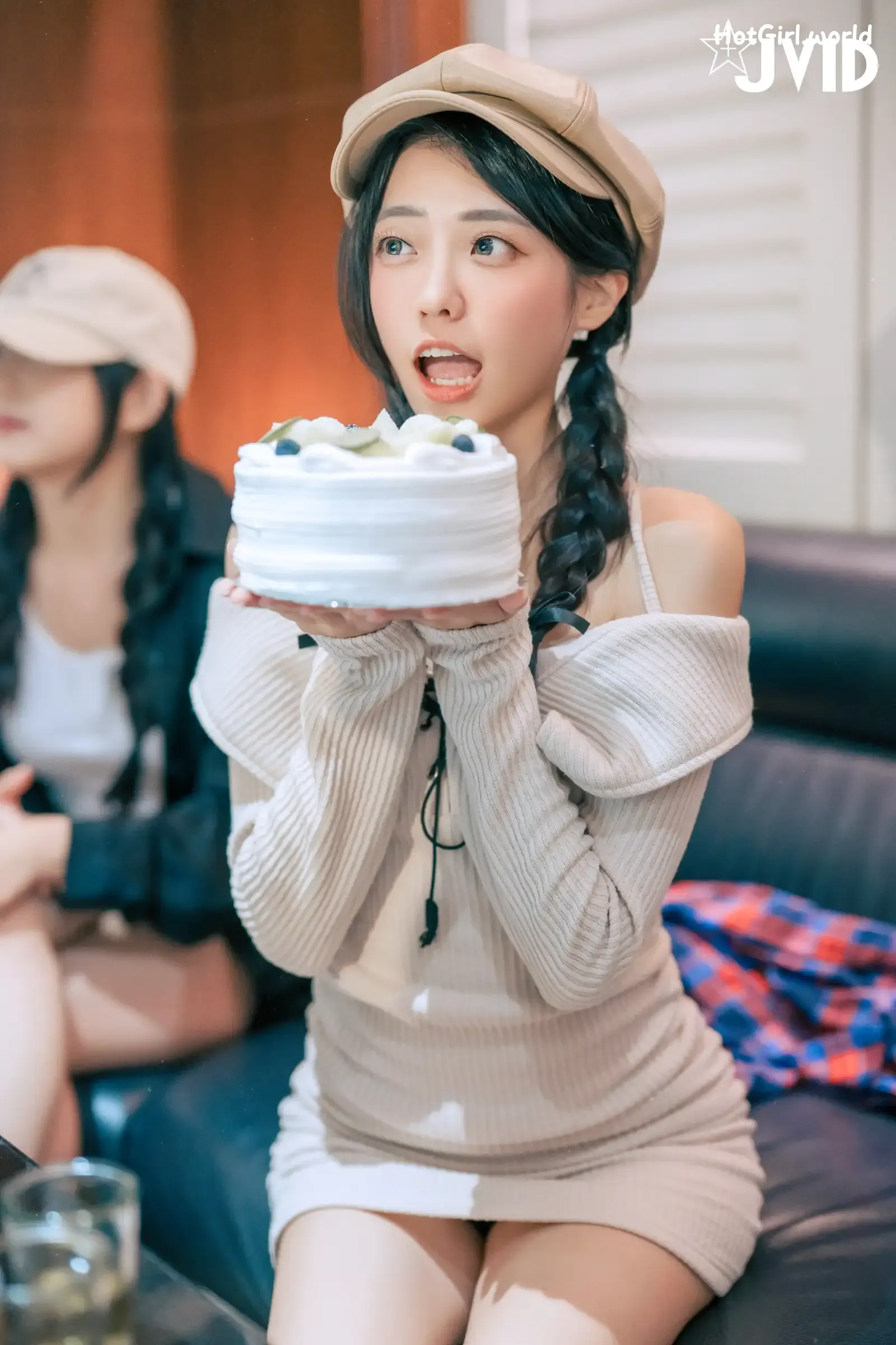 JVID-妍妍-Angel-生日酒醉の強制性侵－妍妍-喝醉遭友人帶回脫光侵犯-開腿露出美鮑-主動撫摸肉棒 第241张图