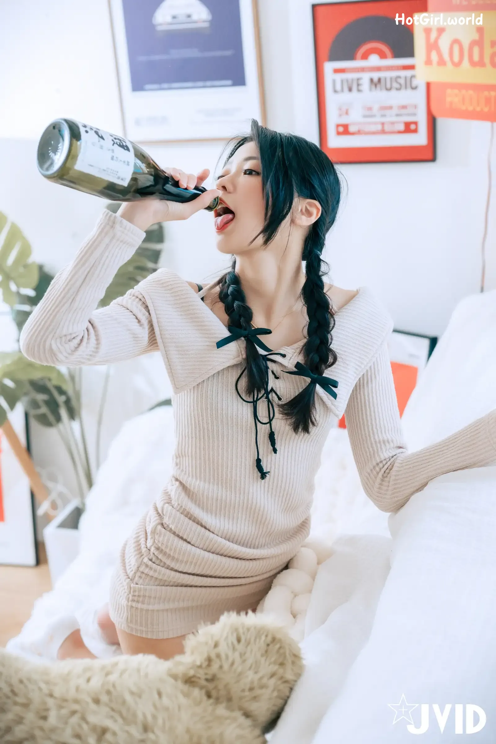 JVID-妍妍-Angel-生日酒醉の強制性侵－妍妍-喝醉遭友人帶回脫光侵犯-開腿露出美鮑-主動撫摸肉棒 第305张图