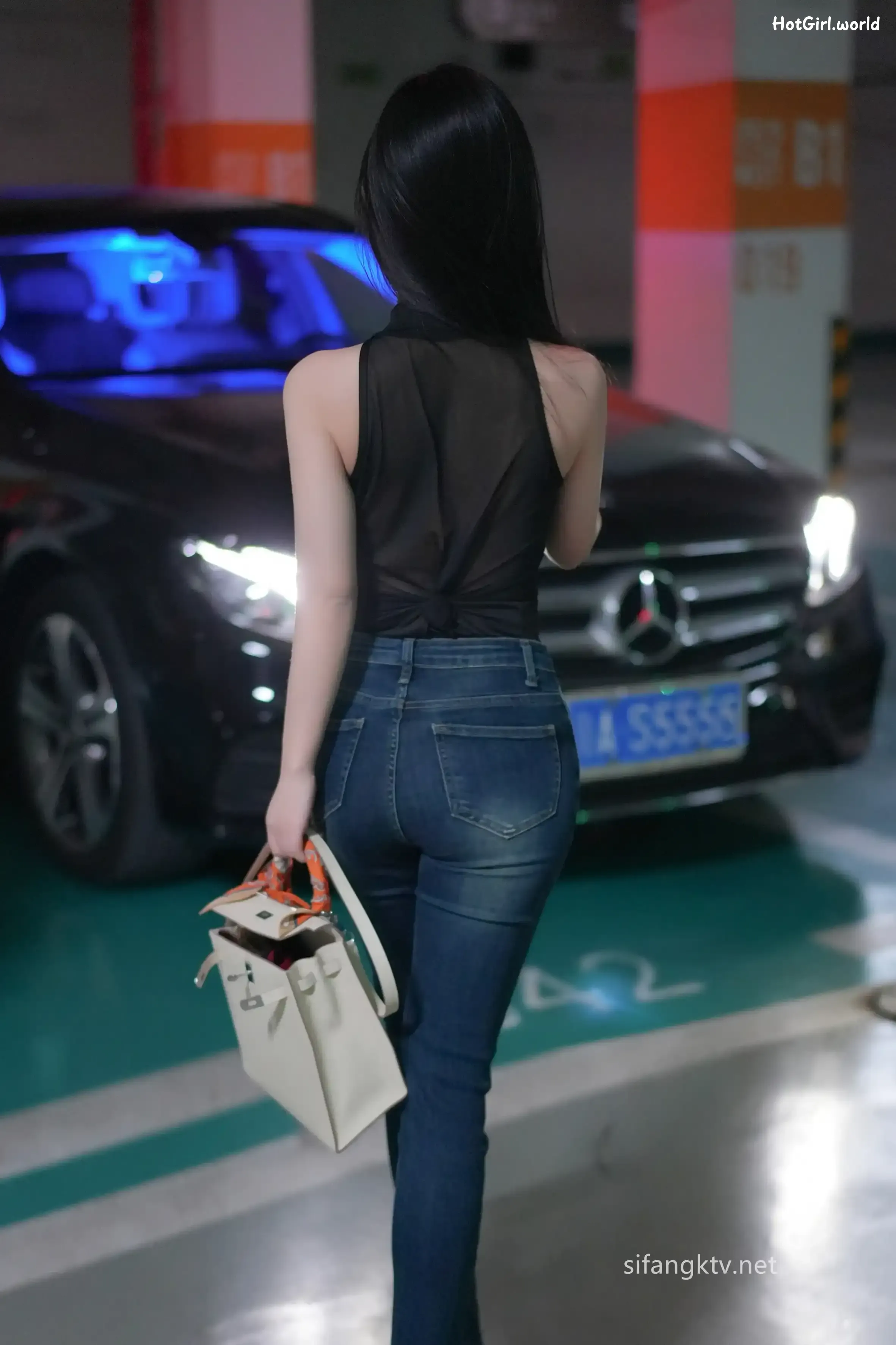 XR Uncensored-谭小灵-R18-秀人网模特-地下车库的故事&小画家剧情视频 第3张图