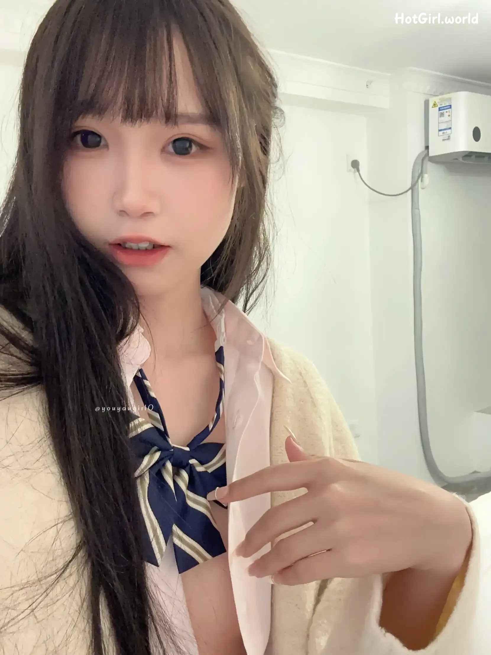 Coser-neko酱-黑丝吊带袜 第18张图