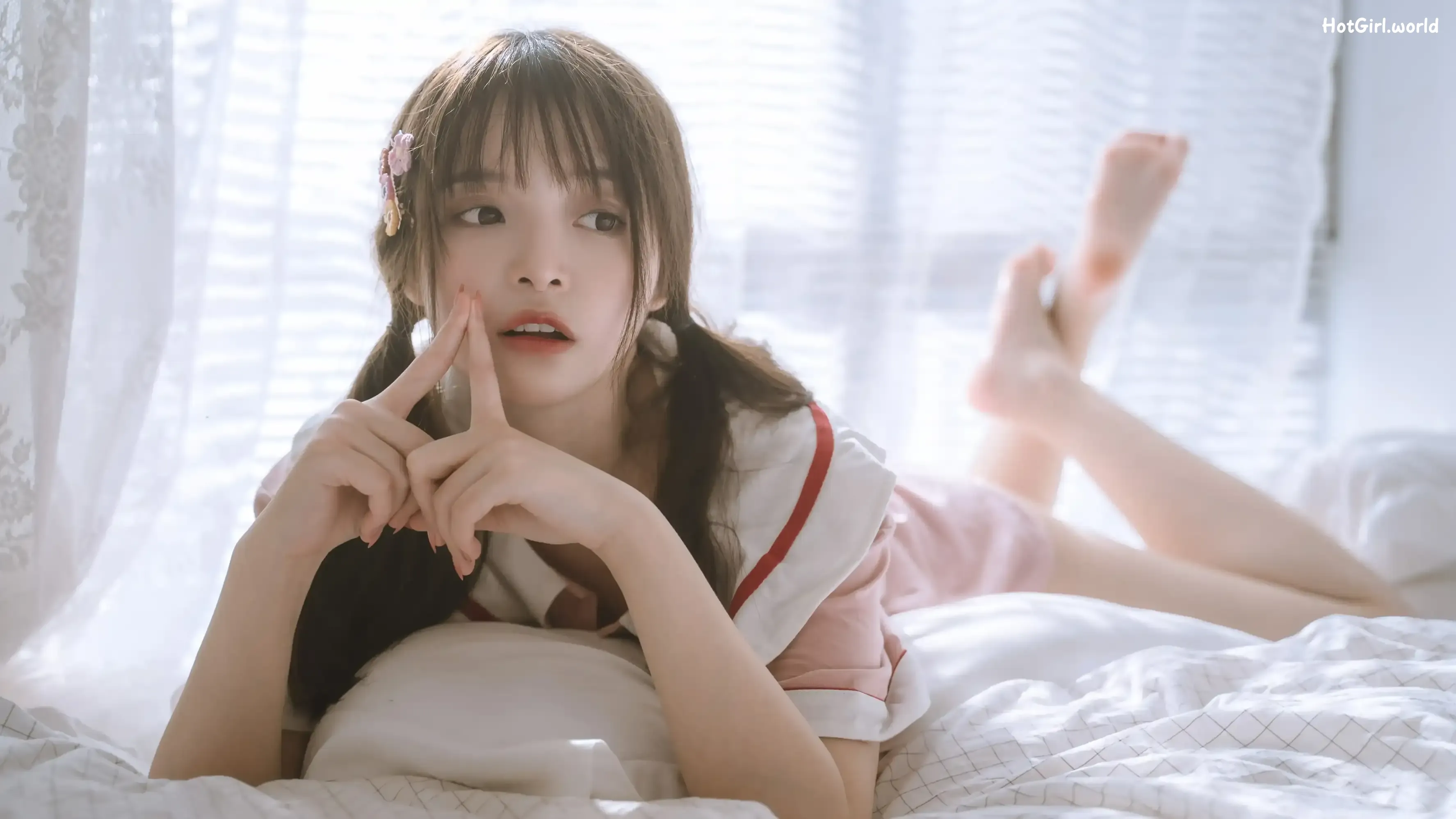 Coser-草莓味奈奈兔-草莓味的居家少女 第3张图