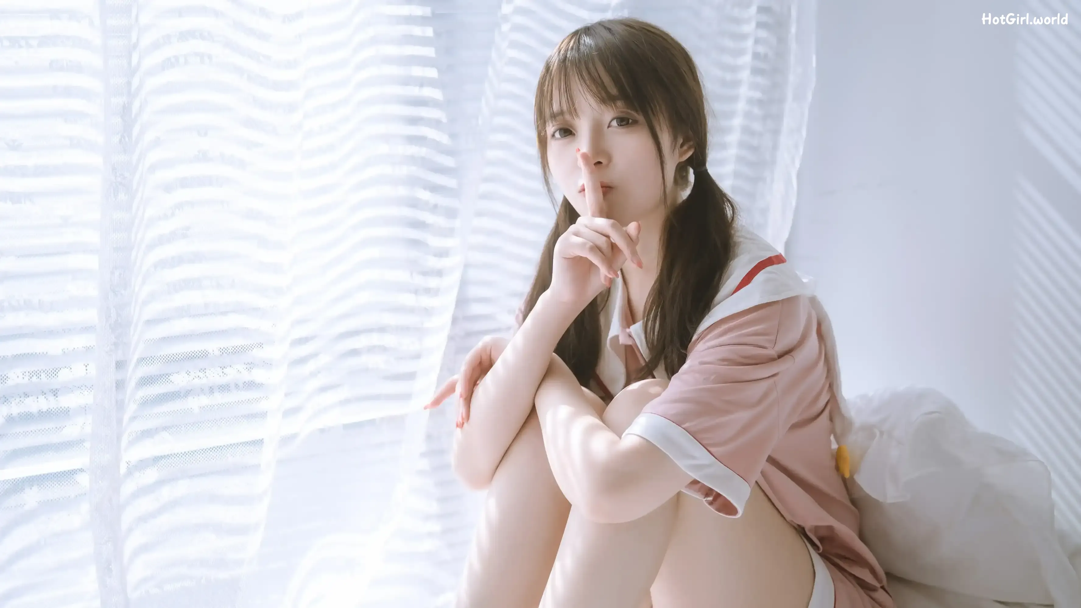 Coser-草莓味奈奈兔-草莓味的居家少女 第13张图