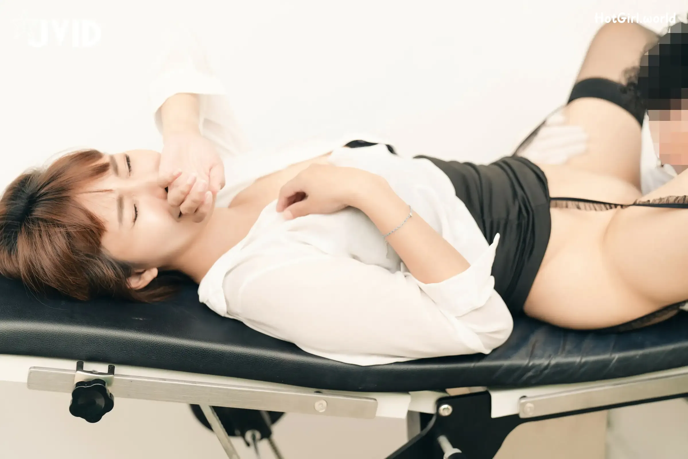 JVID-Lele-樂樂-呆萌巨乳OL下班健康檢查，遇到了色性大發醫師，用手指、玩具最後用棒棒內診，還內射給病患，但這種健康檢查太舒服了-下次還要再來檢查 第61张图