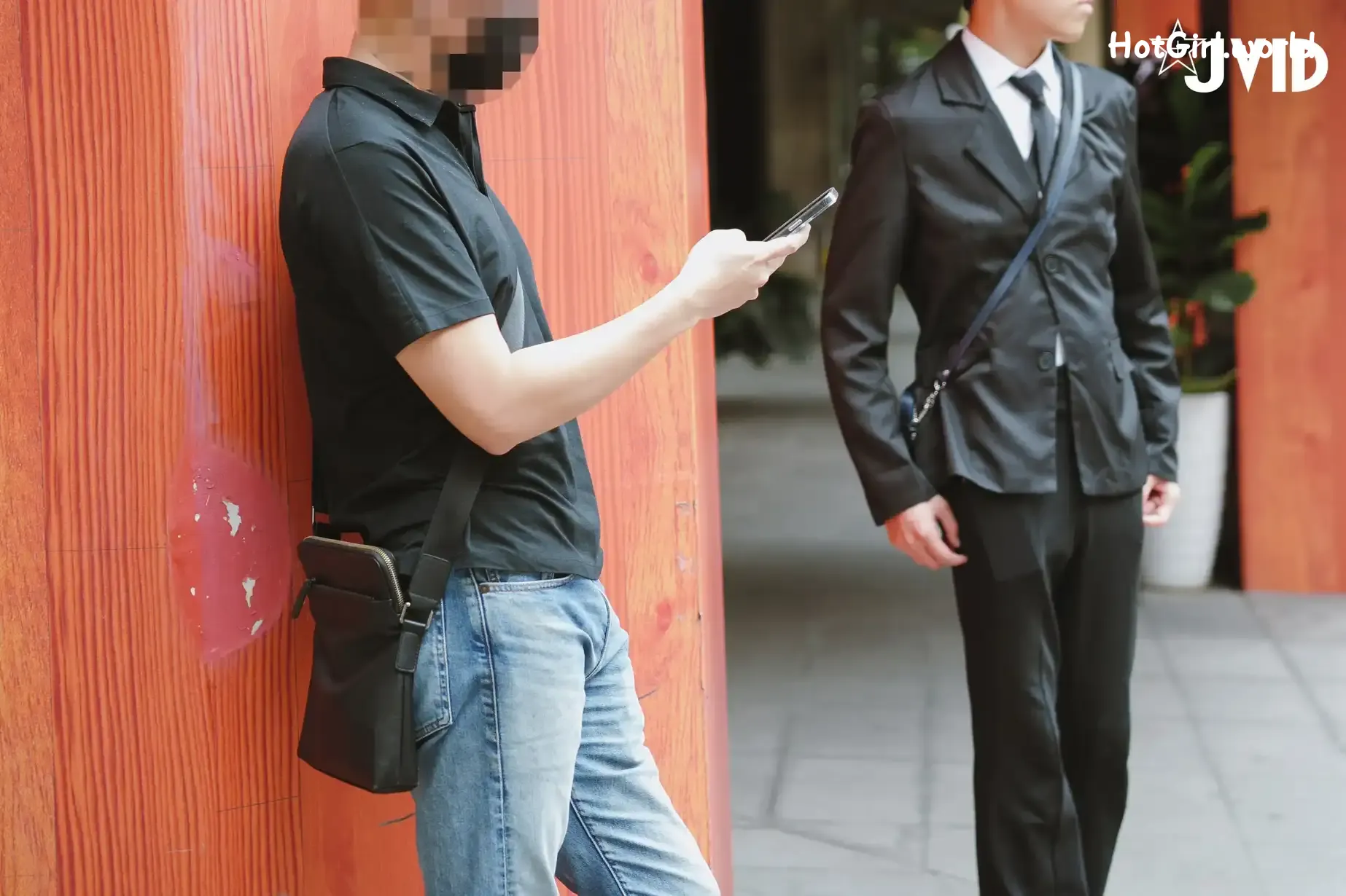 JVID-Lele-樂樂-在下屬面前強姦他老婆，讓下屬好好看看自己老婆為了滿足上司賣力搖晃自己淫蕩身體，最後還射在妻子身上給足了滿滿的愛液 第3张图