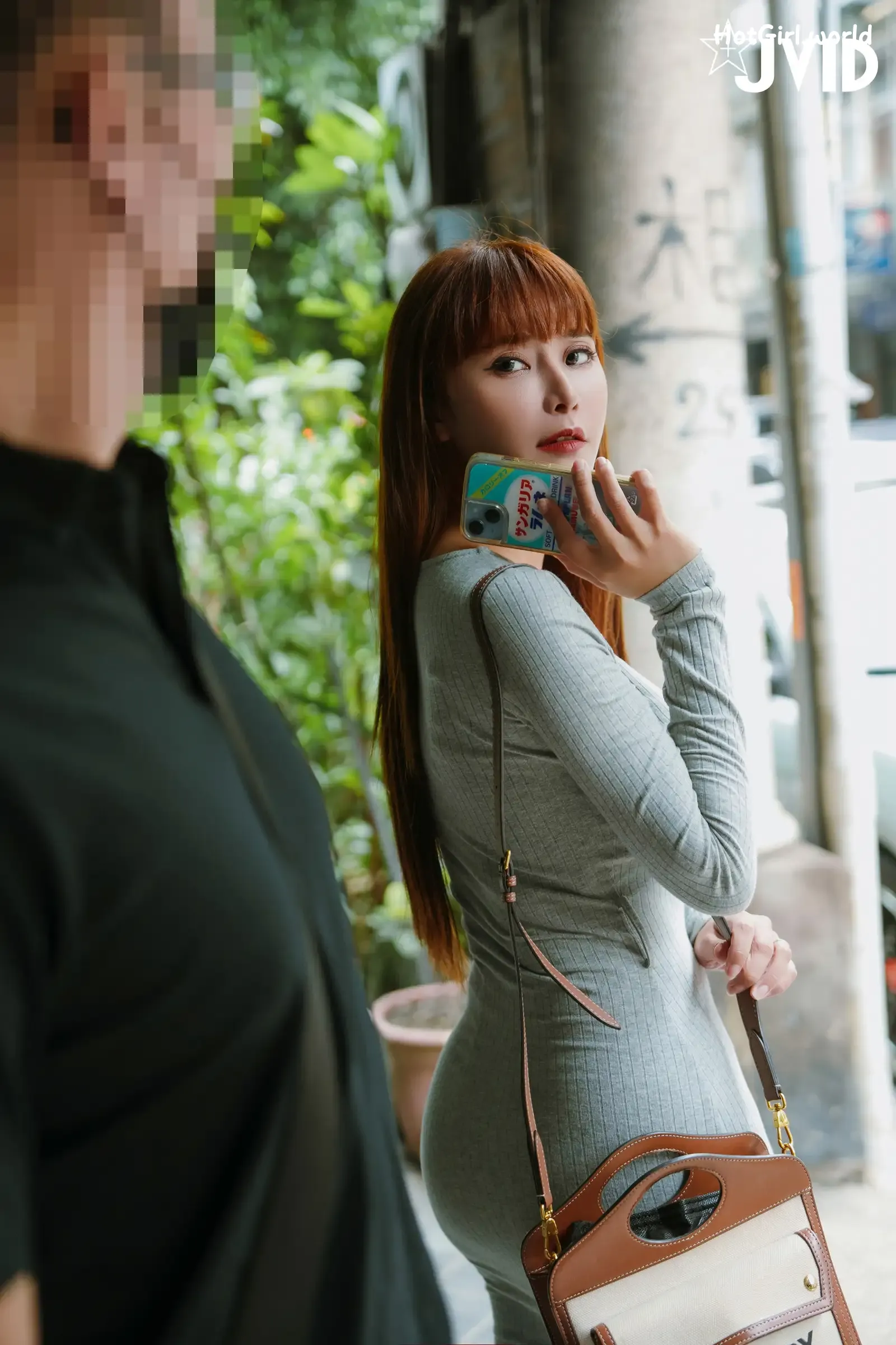 JVID-Lele-樂樂-在下屬面前強姦他老婆，讓下屬好好看看自己老婆為了滿足上司賣力搖晃自己淫蕩身體，最後還射在妻子身上給足了滿滿的愛液 第17张图