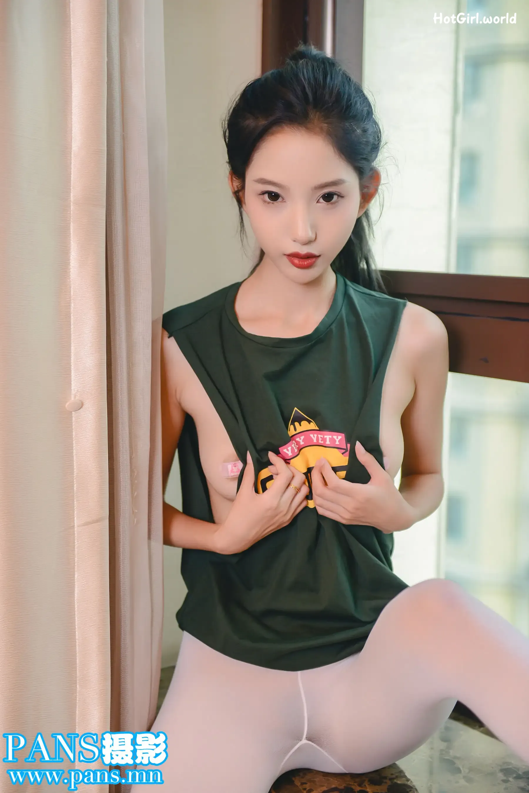禾禾-PANS顏值女神-花園版大尺度露臉露三點拍攝 第31张图