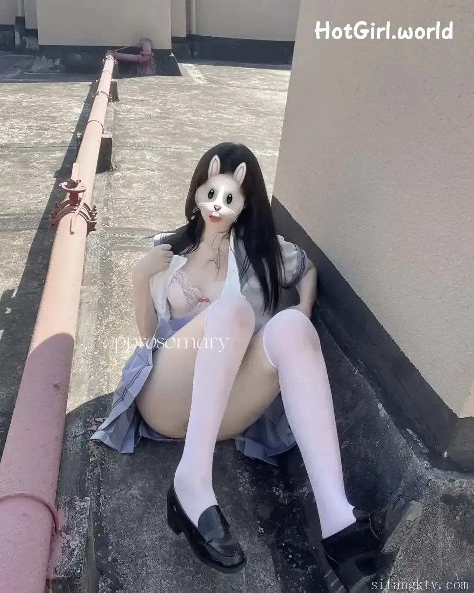 Coser-pprosemary-白虎一线天-jk少女福利姬 第15张图