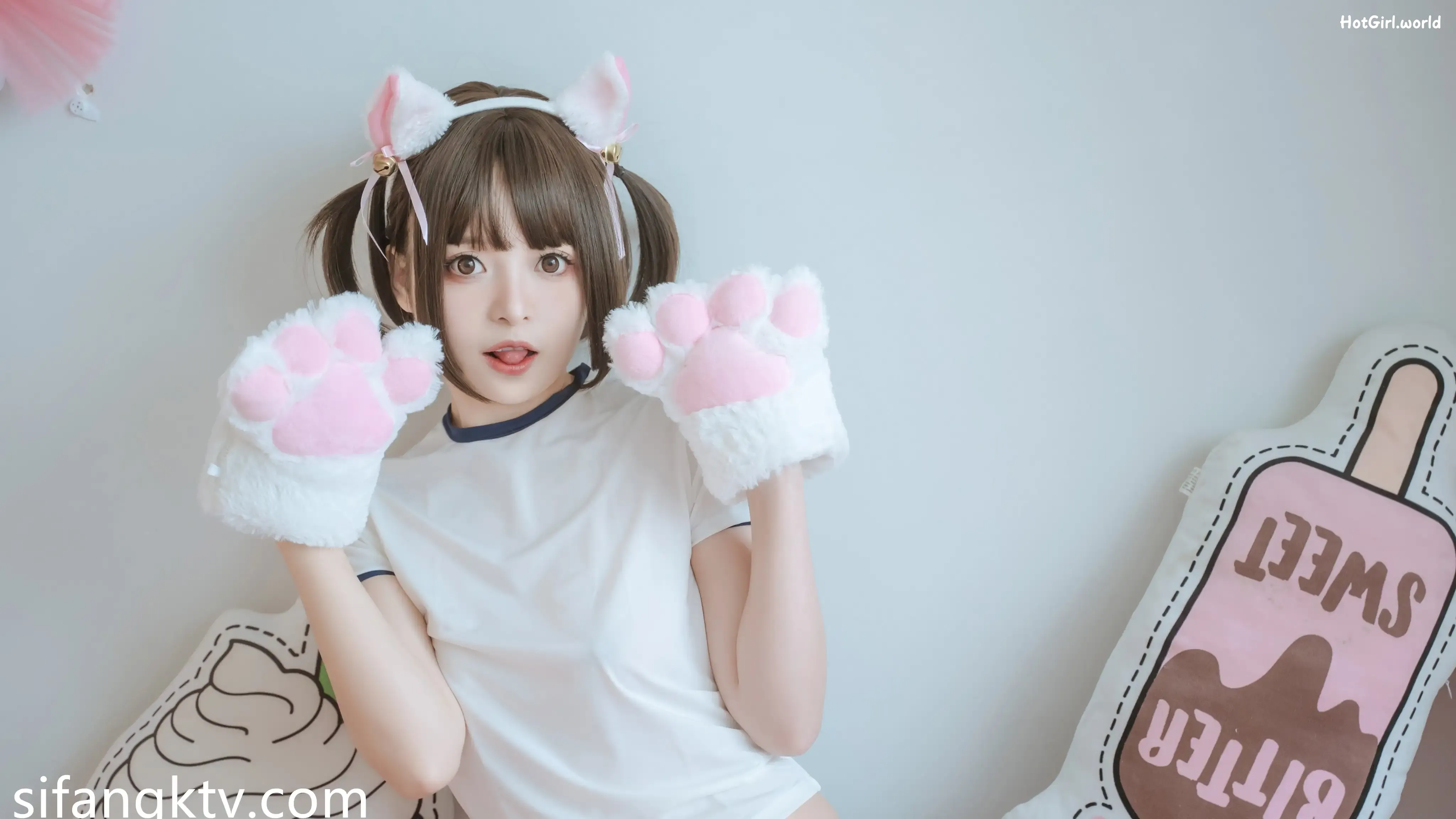 Coser-草莓味奈奈兔-付费福利私拍合集 第11张图