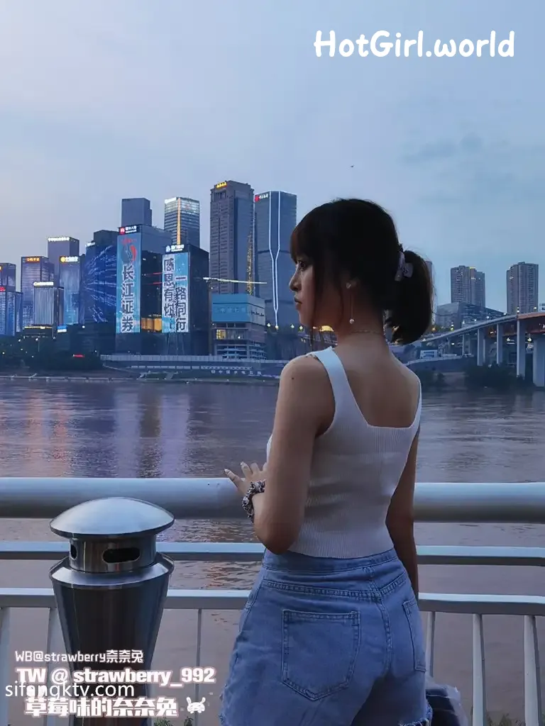 Coser-草莓味奈奈兔-付费福利私拍合集 第173张图