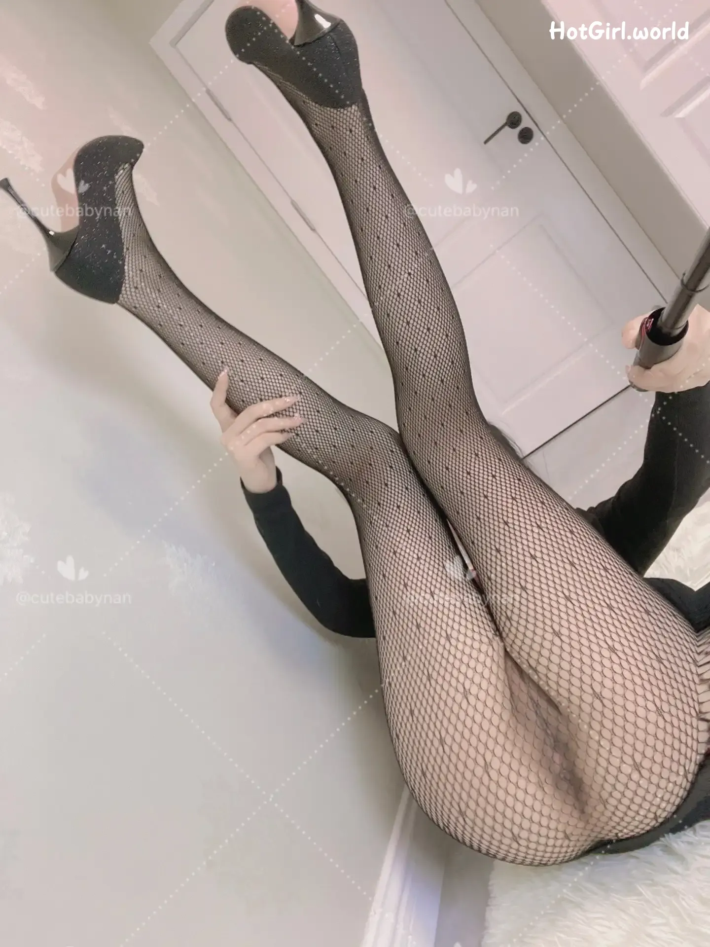 Coser-糯米酱-白虎美乳福利姬私拍自慰 第38张图