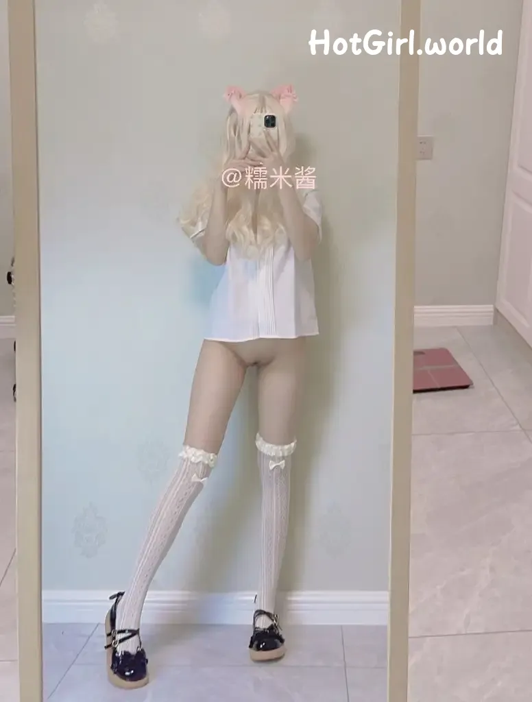 Coser-糯米酱-白虎美乳福利姬私拍自慰 第62张图