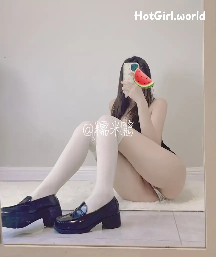 Coser-糯米酱-白虎美乳福利姬私拍自慰 第95张图