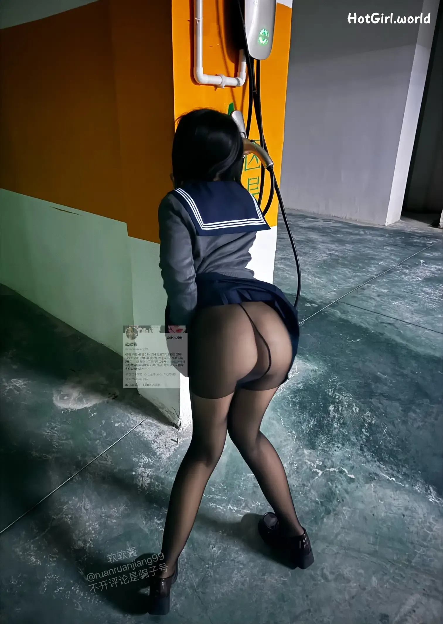 Coser-软软酱-白虎萝莉私拍户外露出 第3张图