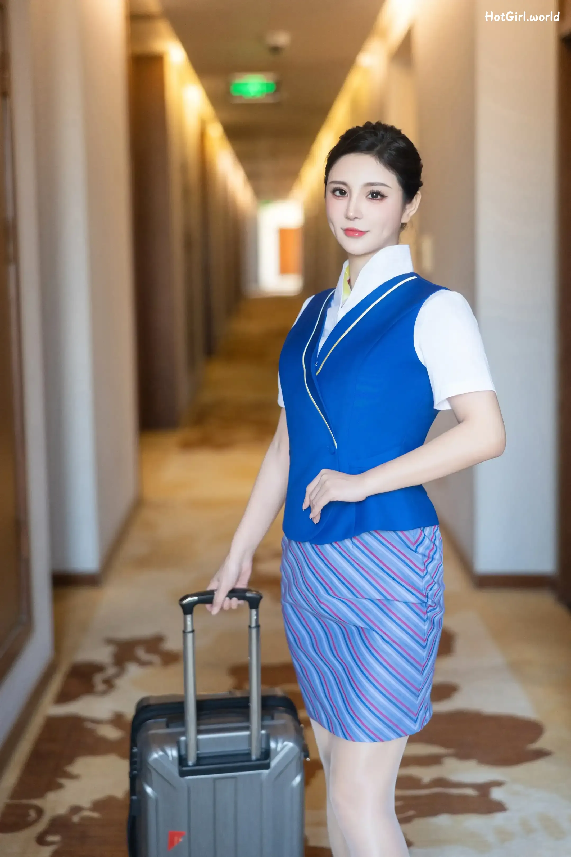 XR Uncensored-小蛮妖-Yummy-秀人网模特-空姐制服 第3张图