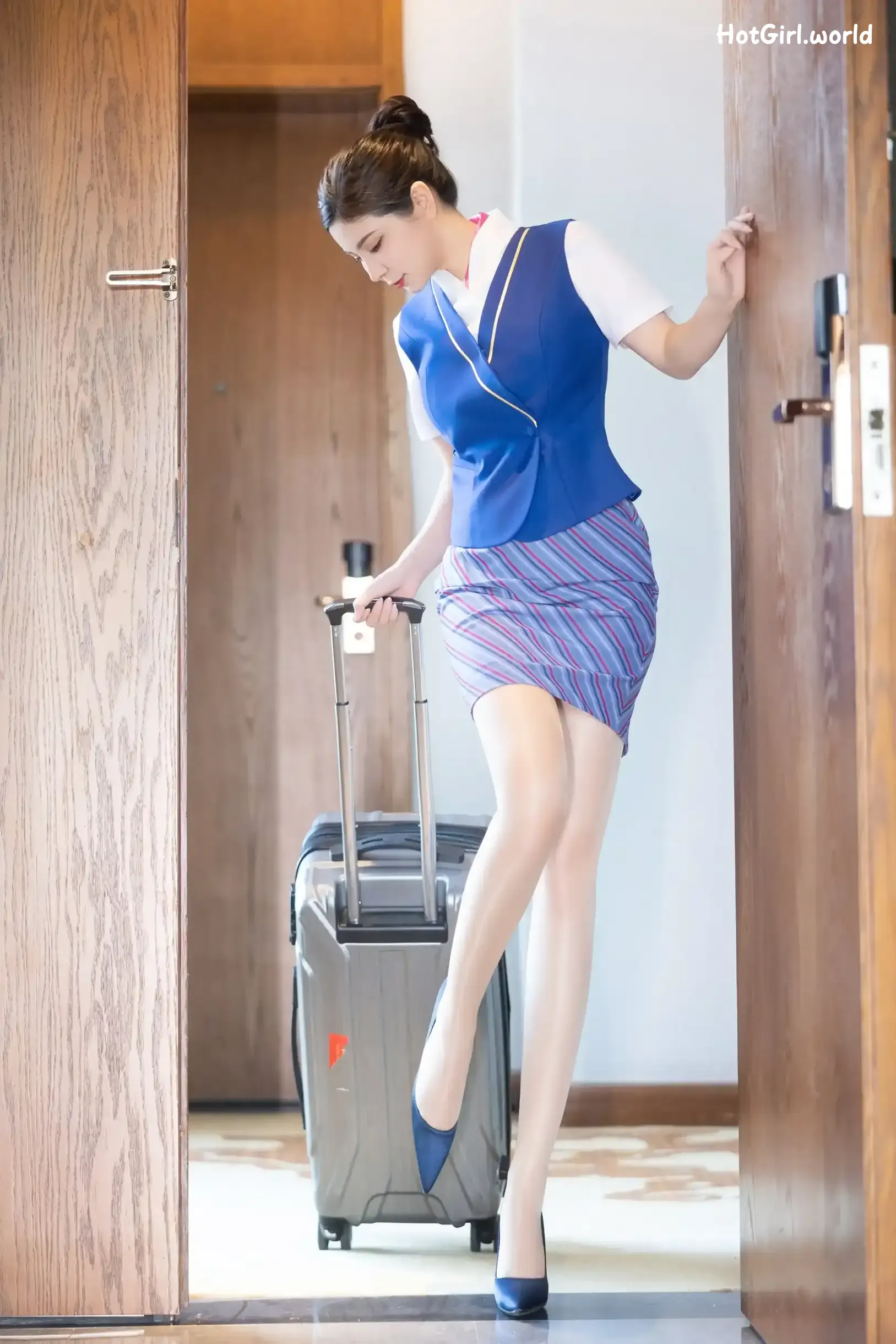XR Uncensored-小蛮妖-Yummy-秀人网模特-空姐制服 第5张图