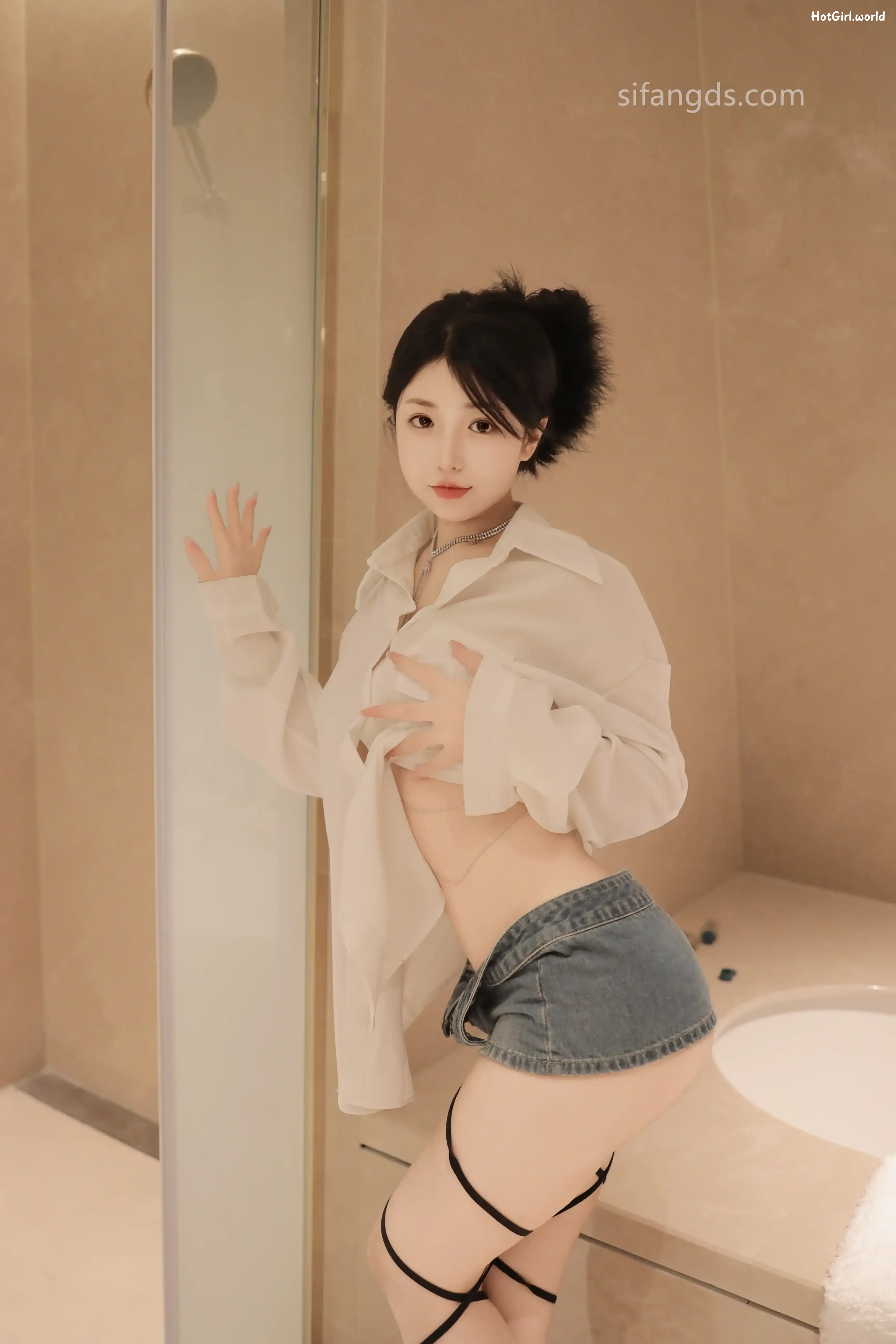 XR Uncensored-Chen Xiao hua-陈小花-R18-秀人网模特-浴室中的激情 第2张图