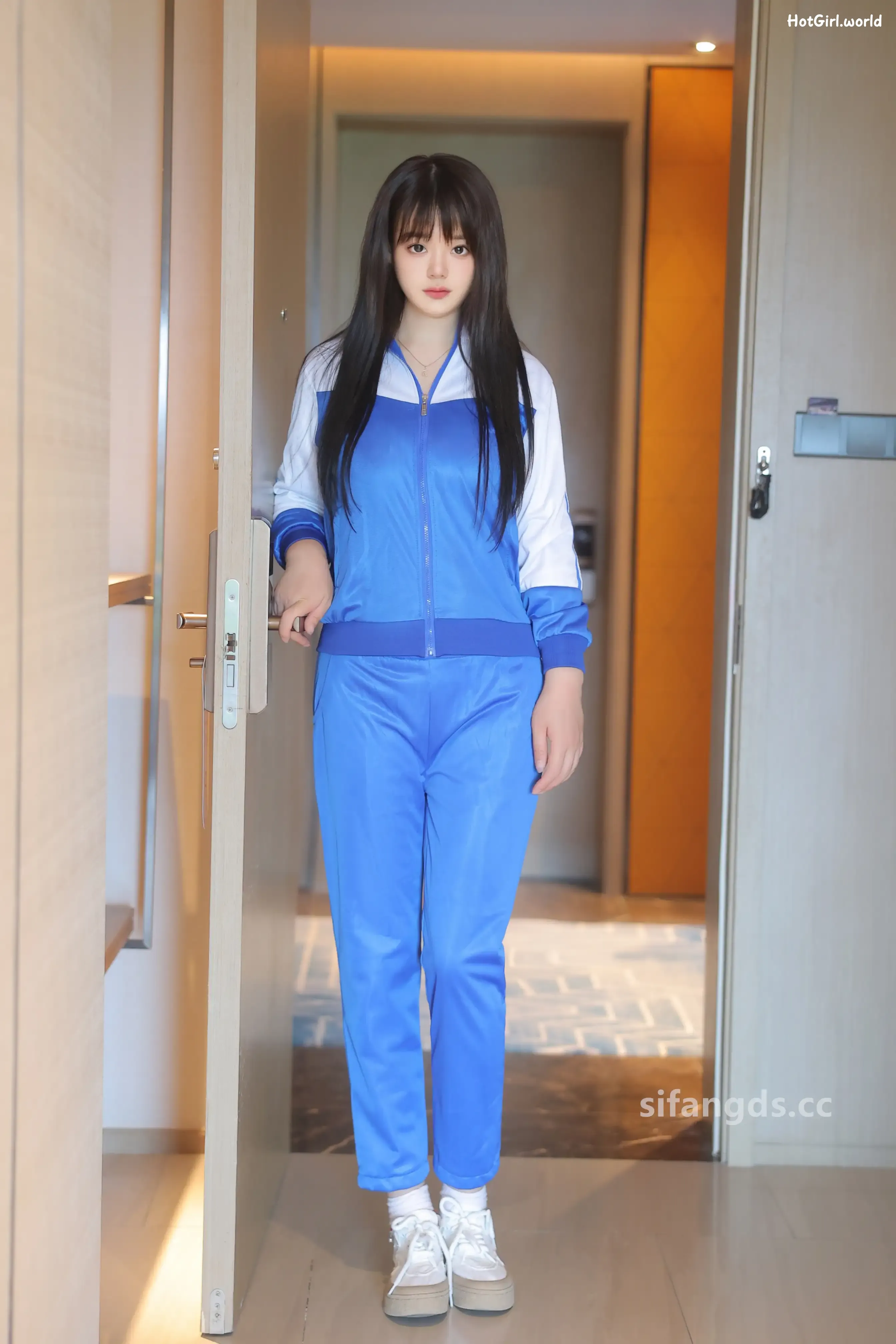XR Uncensored-陈柒柒-R18-秀人网模特-清纯学生装 第2张图