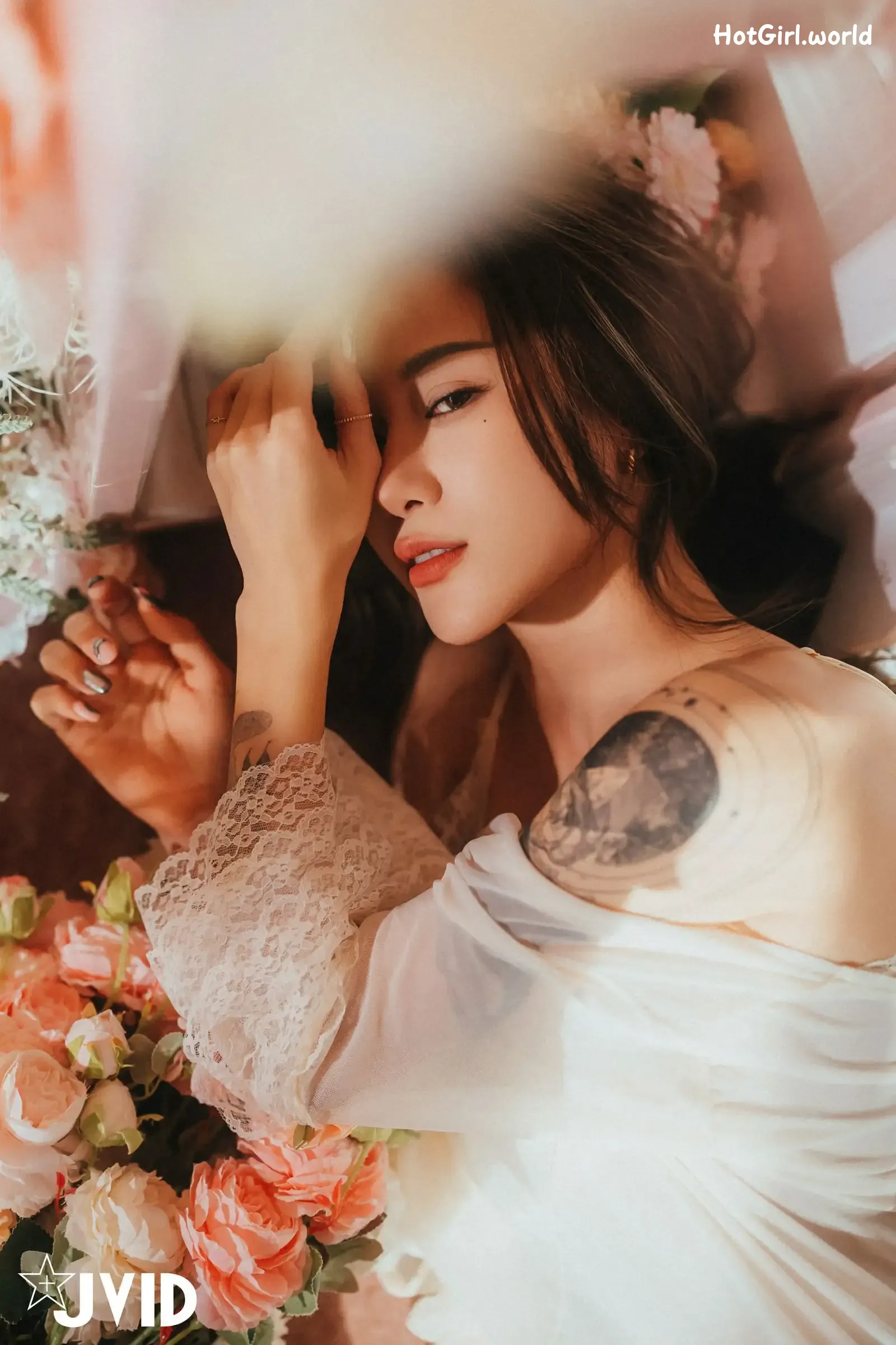 JVID-Lara-雙囍-獨留的時光-與雙囍纏綿在浪漫花房的情緒與身體交流 第54张图