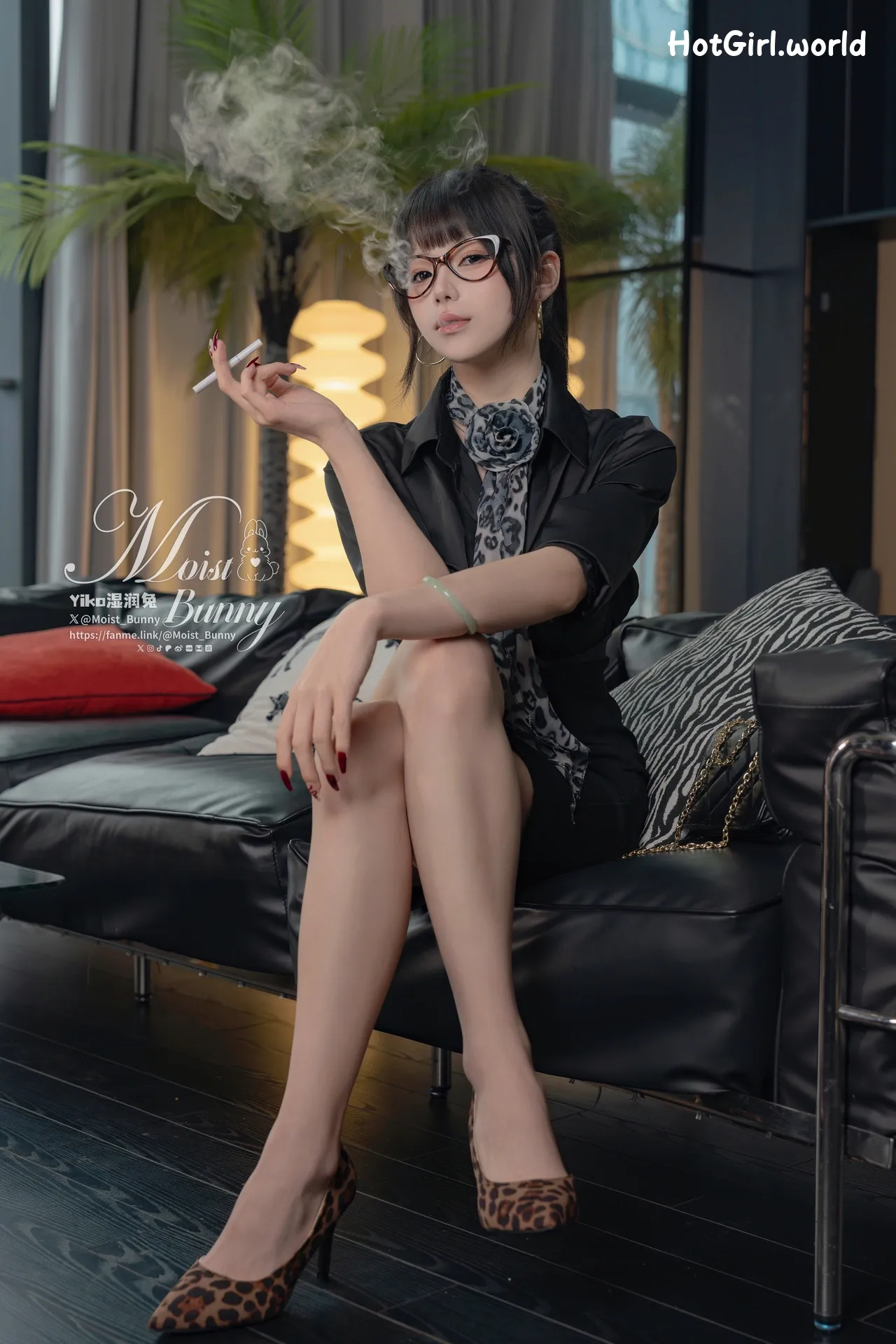 Coser-黏黏团子兔-04月作品-总裁攻略-Buttons 第2张图