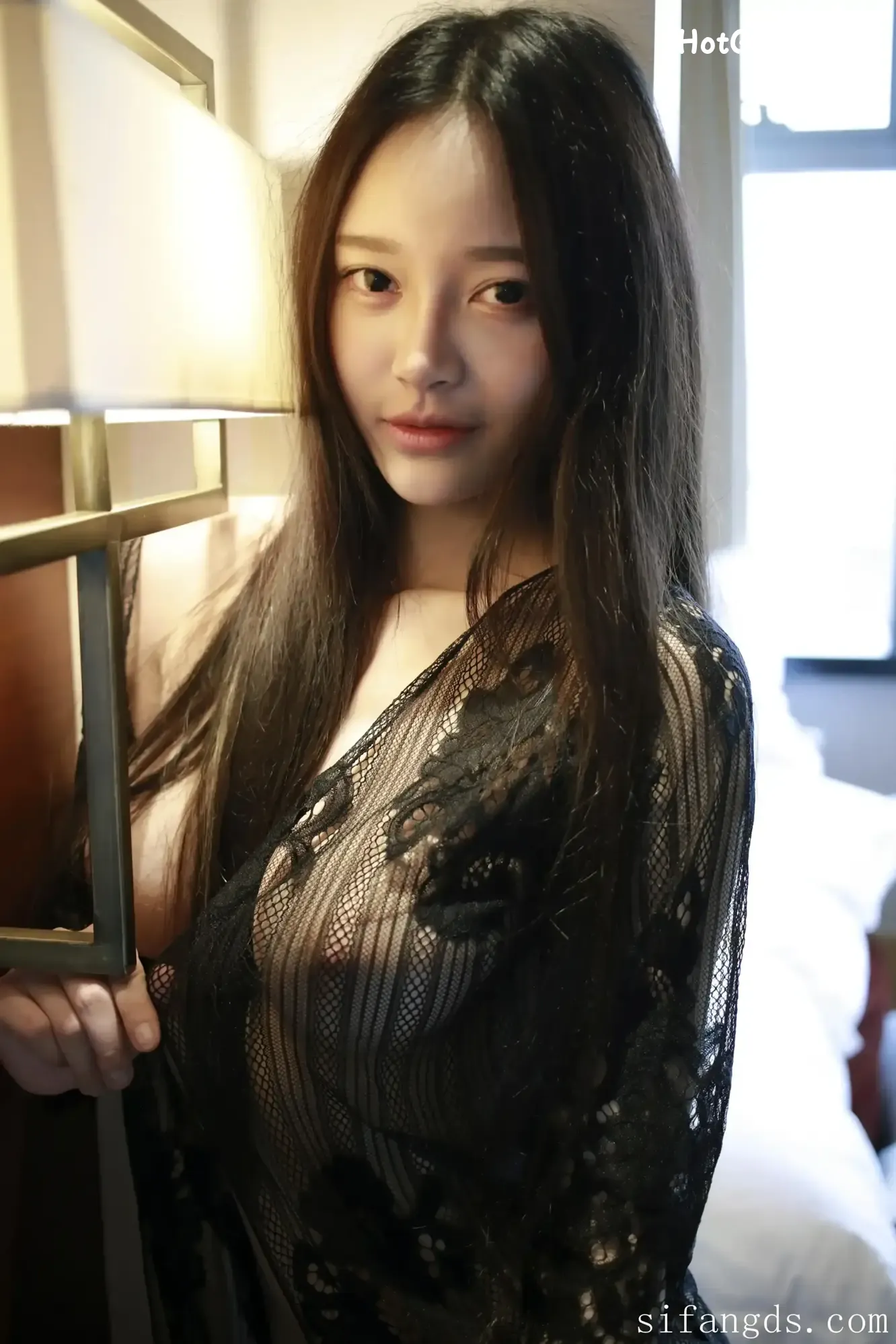 XR Uncensored-Tang Qi Er-唐琪儿-R18-秀人网模特-难掩的春色 第4张图
