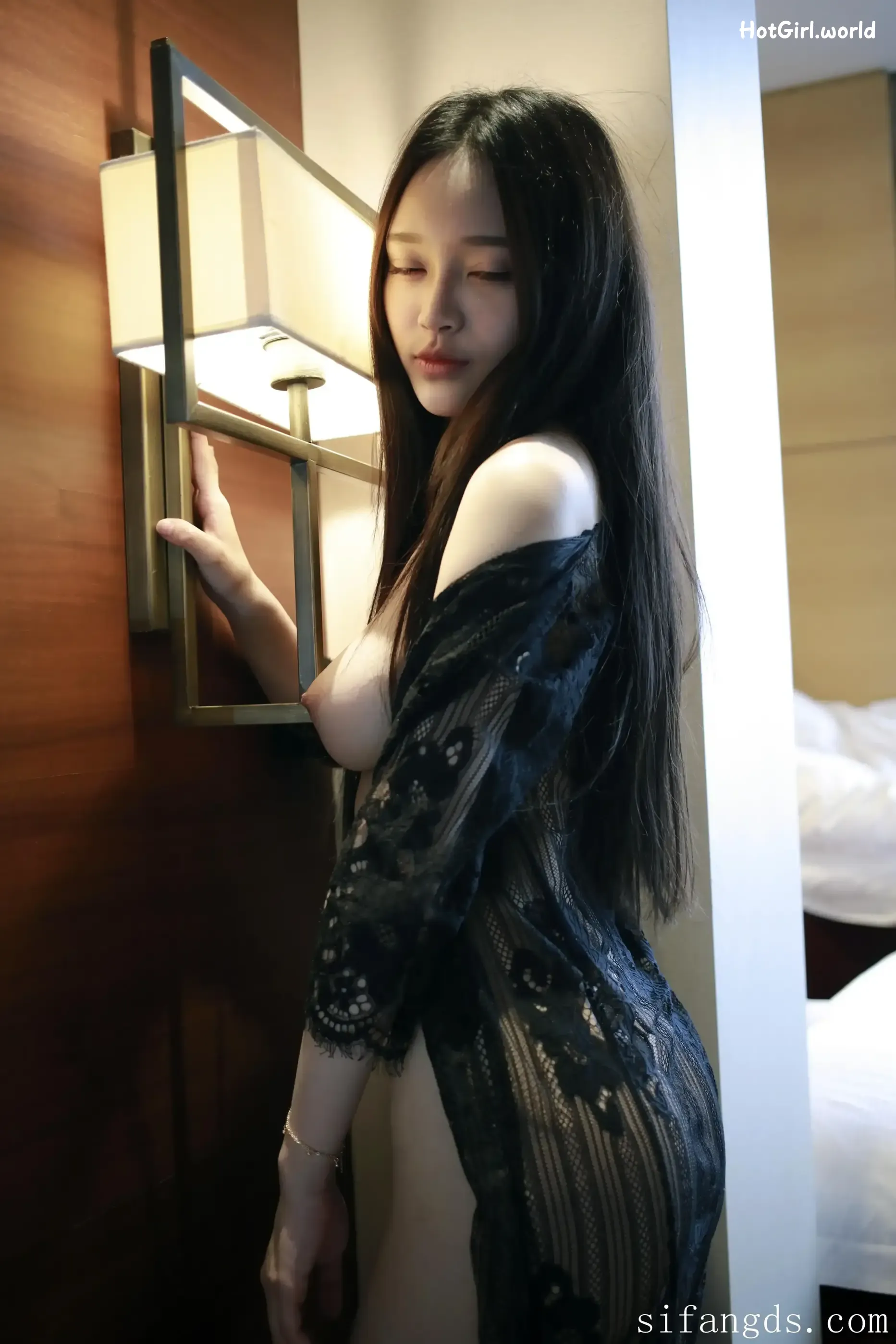 XR Uncensored-Tang Qi Er-唐琪儿-R18-秀人网模特-难掩的春色 第16张图