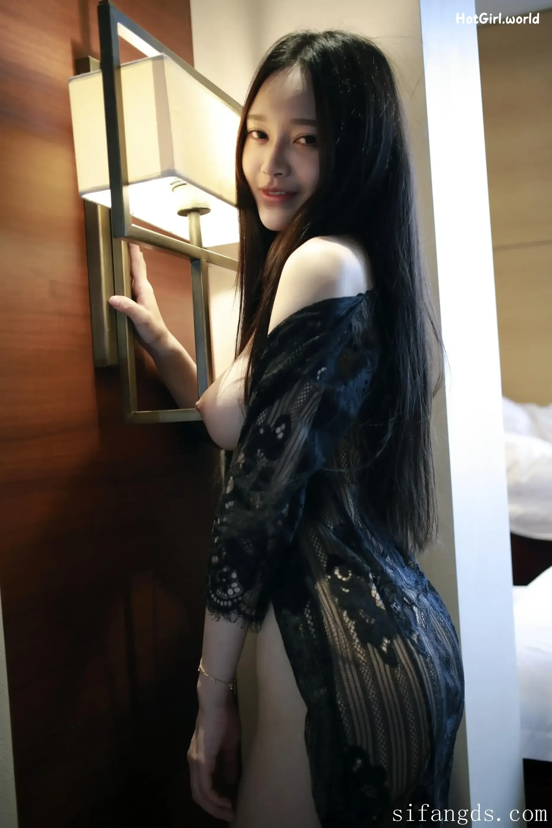 XR Uncensored-Tang Qi Er-唐琪儿-R18-秀人网模特-难掩的春色 第17张图
