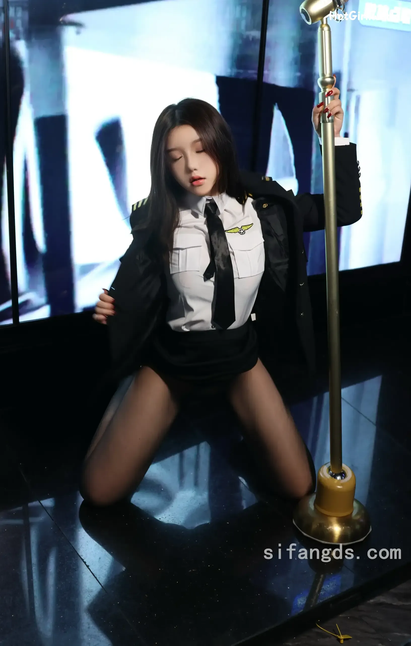 XR Uncensored-小薯条-nienie-R18-秀人网模特-KTV激情篇剧情 第6张图